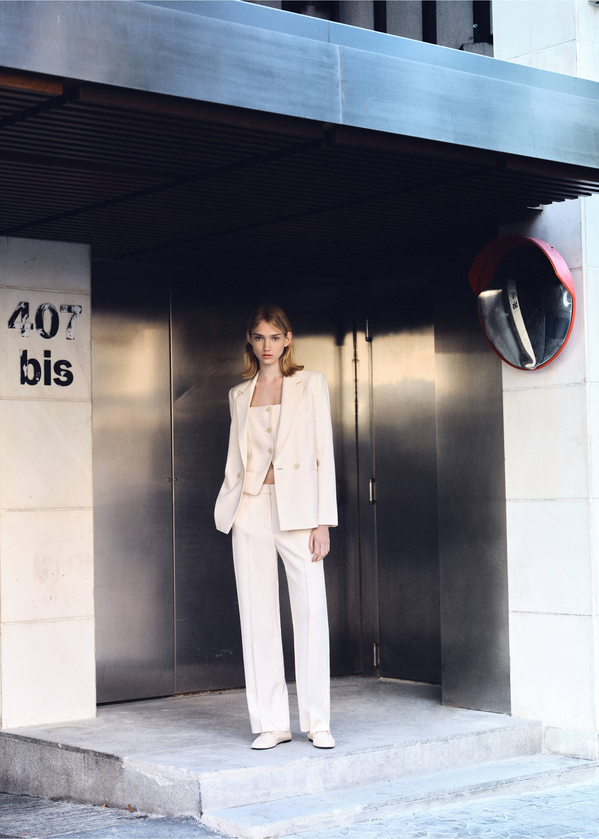 Straight suit trousers - Details of the article 3, Ecru. Ref: 87085735-00.
