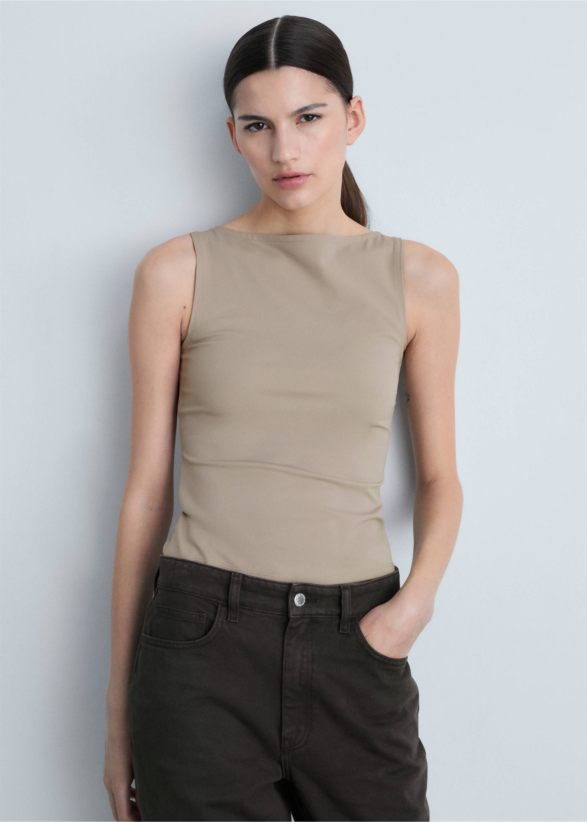 Boat-neck strapless top - Medium plane, Light/Pastel Brown. Ref: 87085746-00.