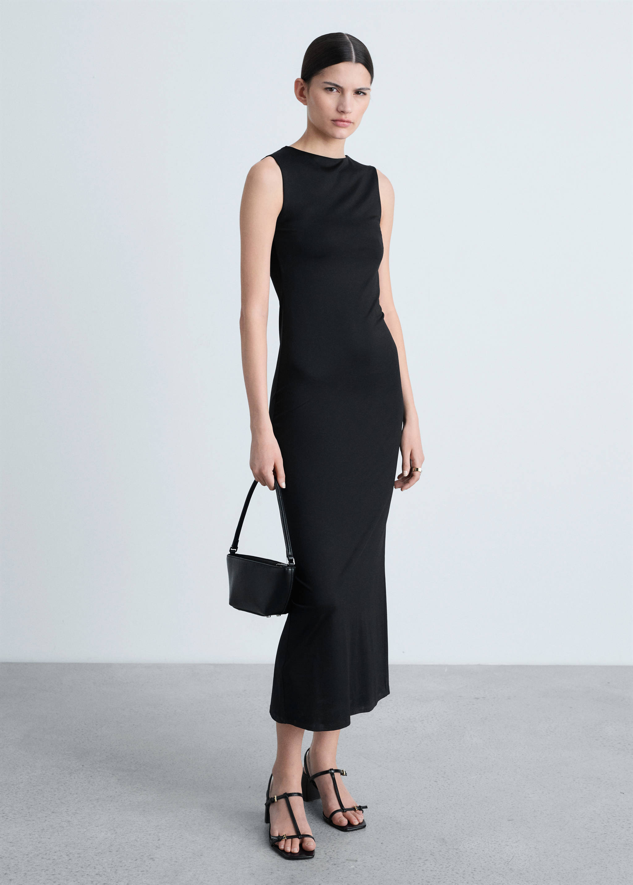 Robe longue ouverture arrière - Plan général