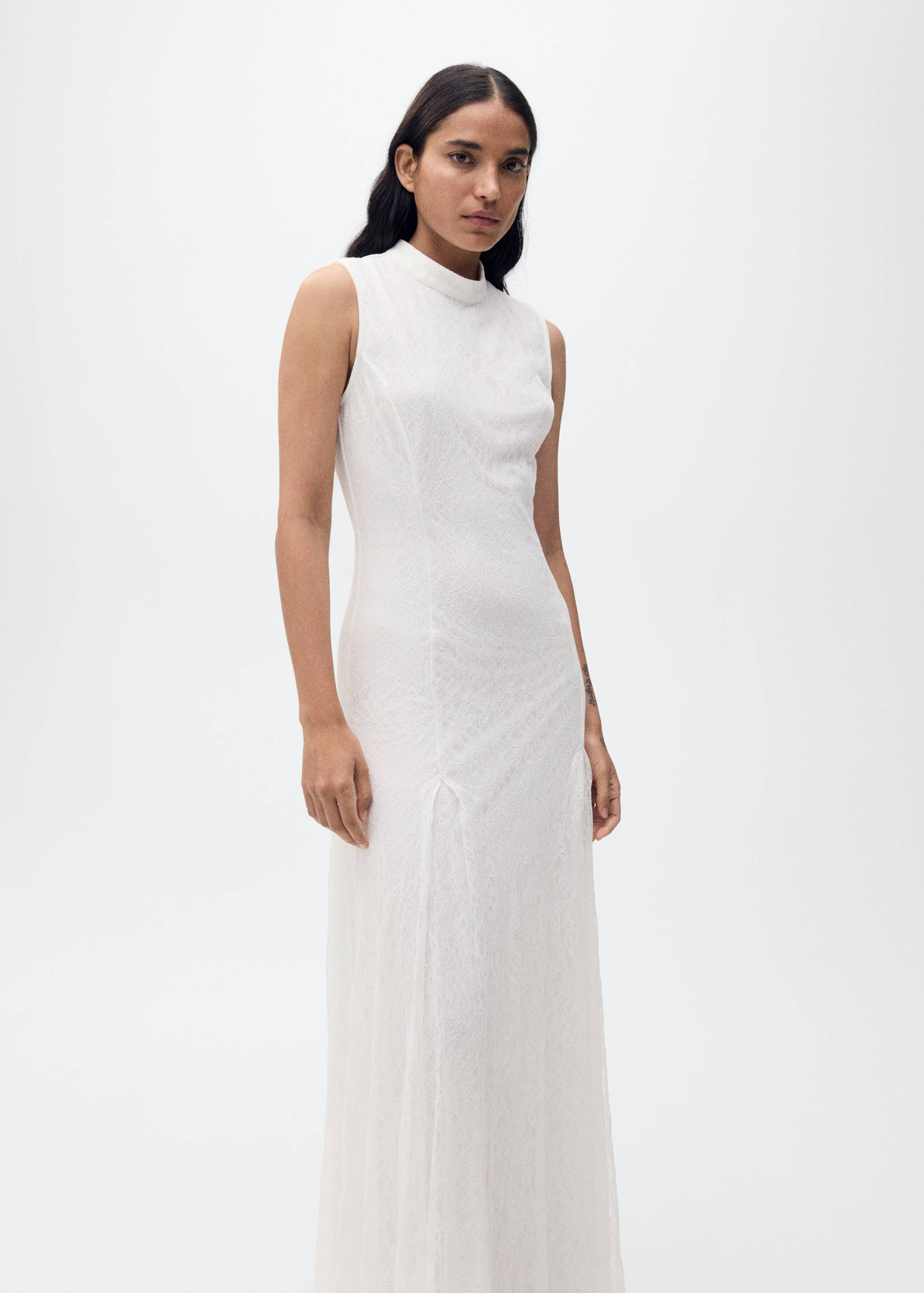 Čipkasta haljina s detaljima ušitaka - Prikaz srednjeg dijela