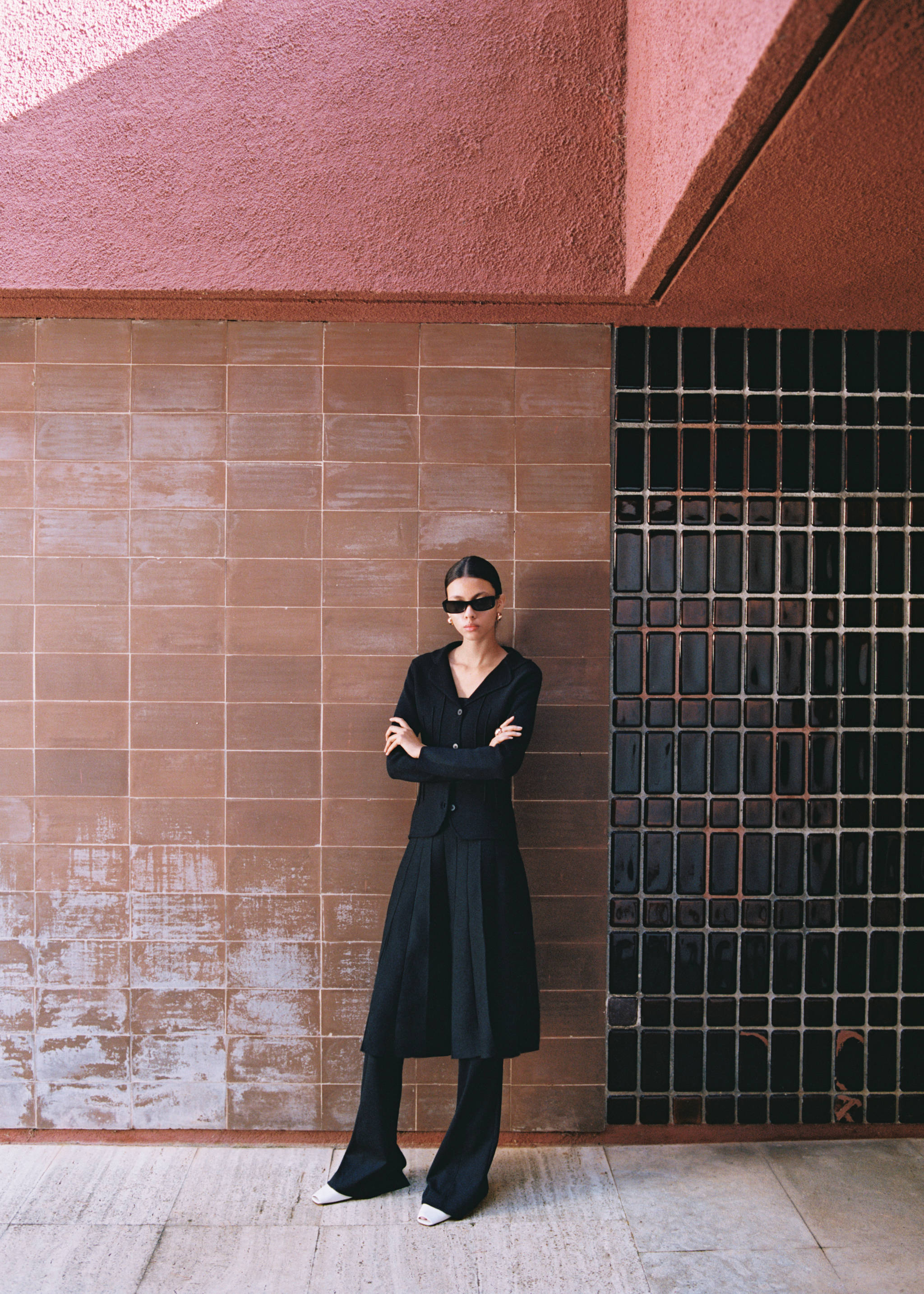 Knitted jacket with lapel collar - Details of the article 6, Black. Ref: 87085754-00.