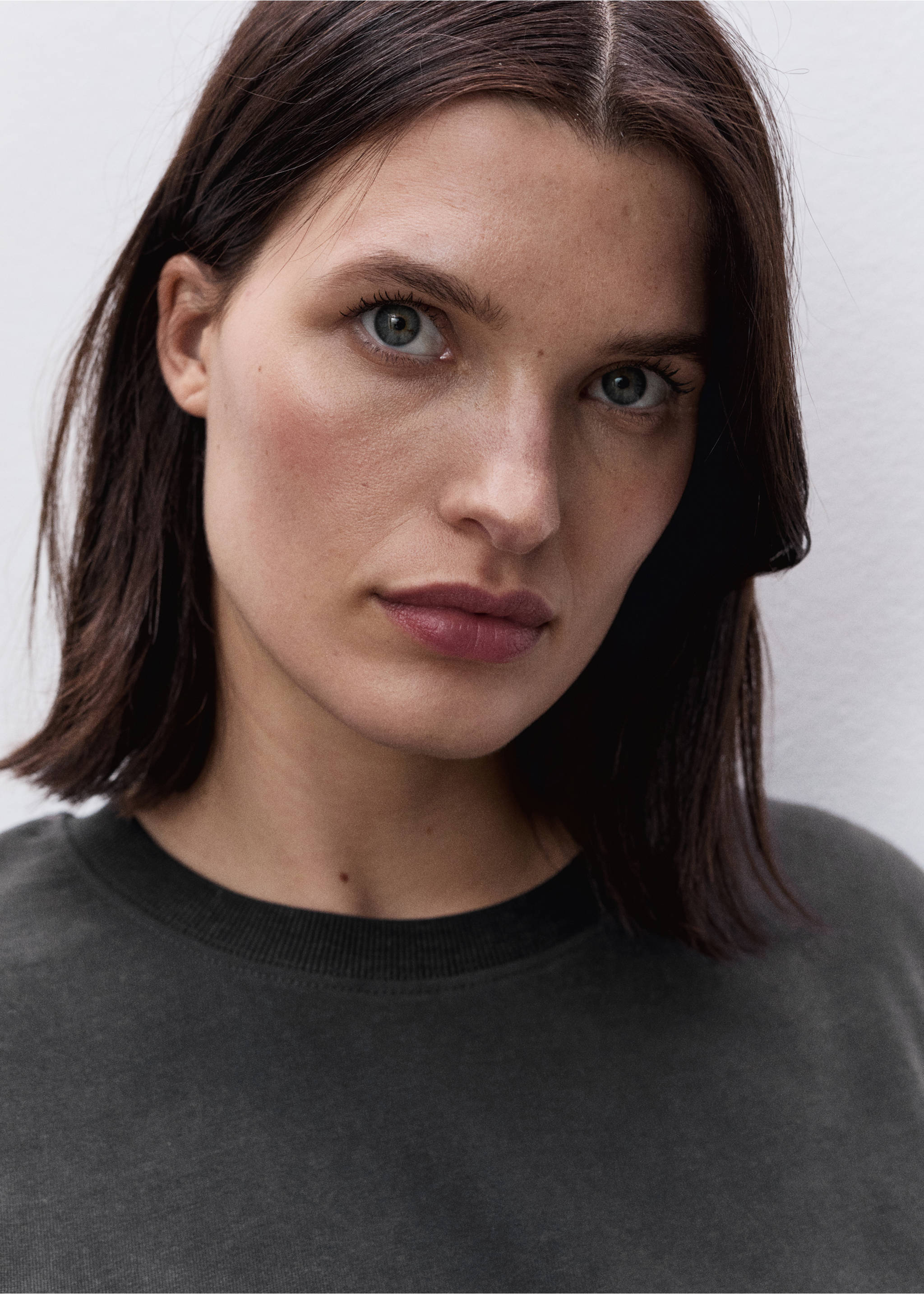 Oversized cotton maternity t-shirt - Details of the article 1, Charcoal. Ref: 87085757-00.