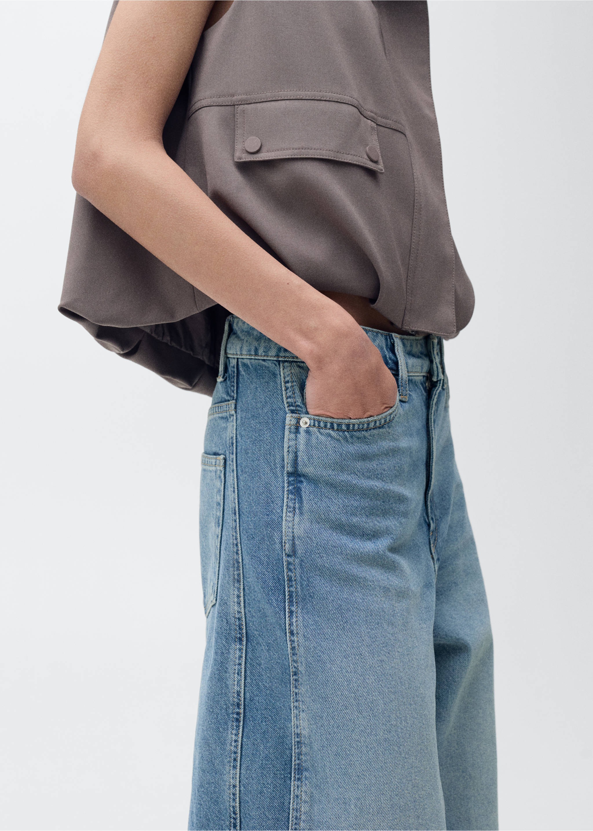 High-rise balloon jeans - Details of the article 1, Medium Blue. Ref: 87085760-00.