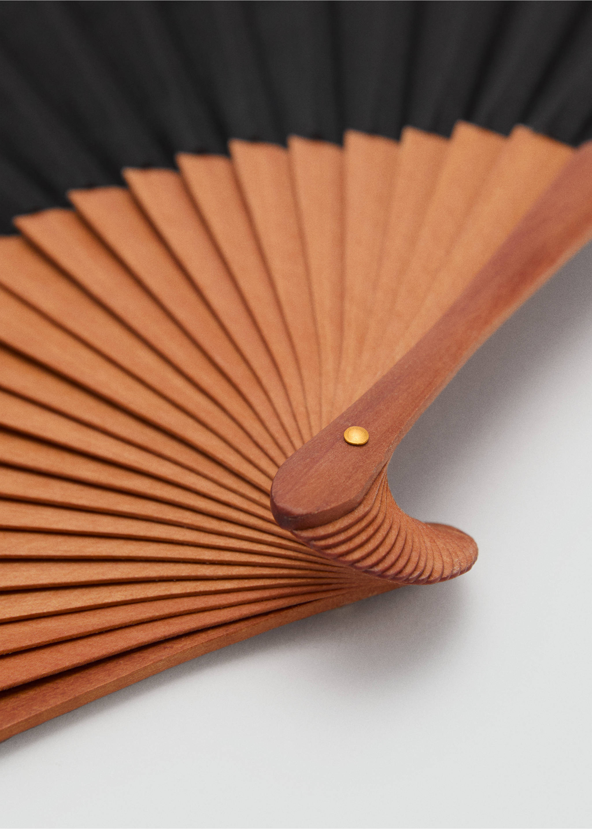 Smooth wooden fan - Details of the article 1, Black. Ref: 87085925-00.