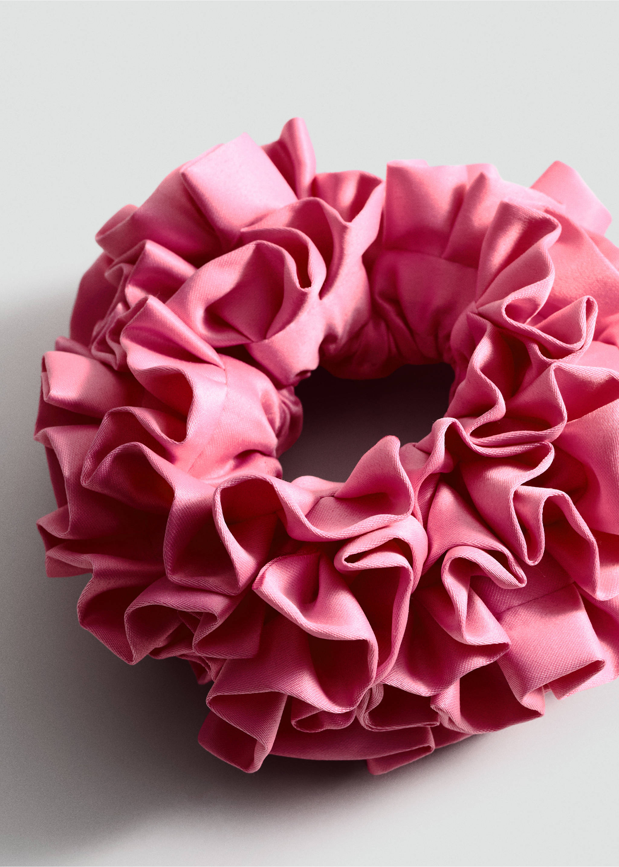 Mini ruffled scrunchie - Medium plane, Pink. Ref: 87085926-00.