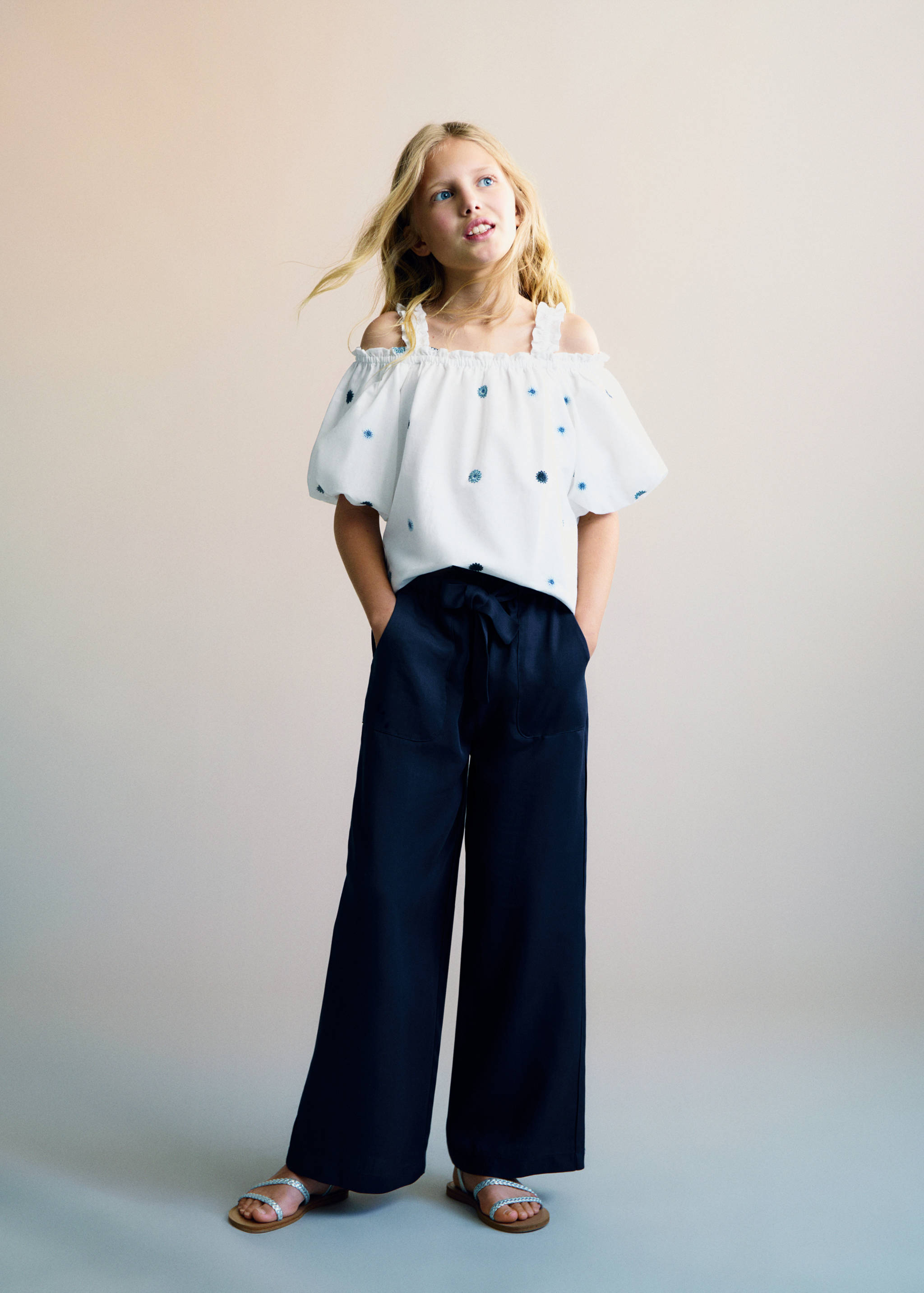 Bow belt trousers - General plane