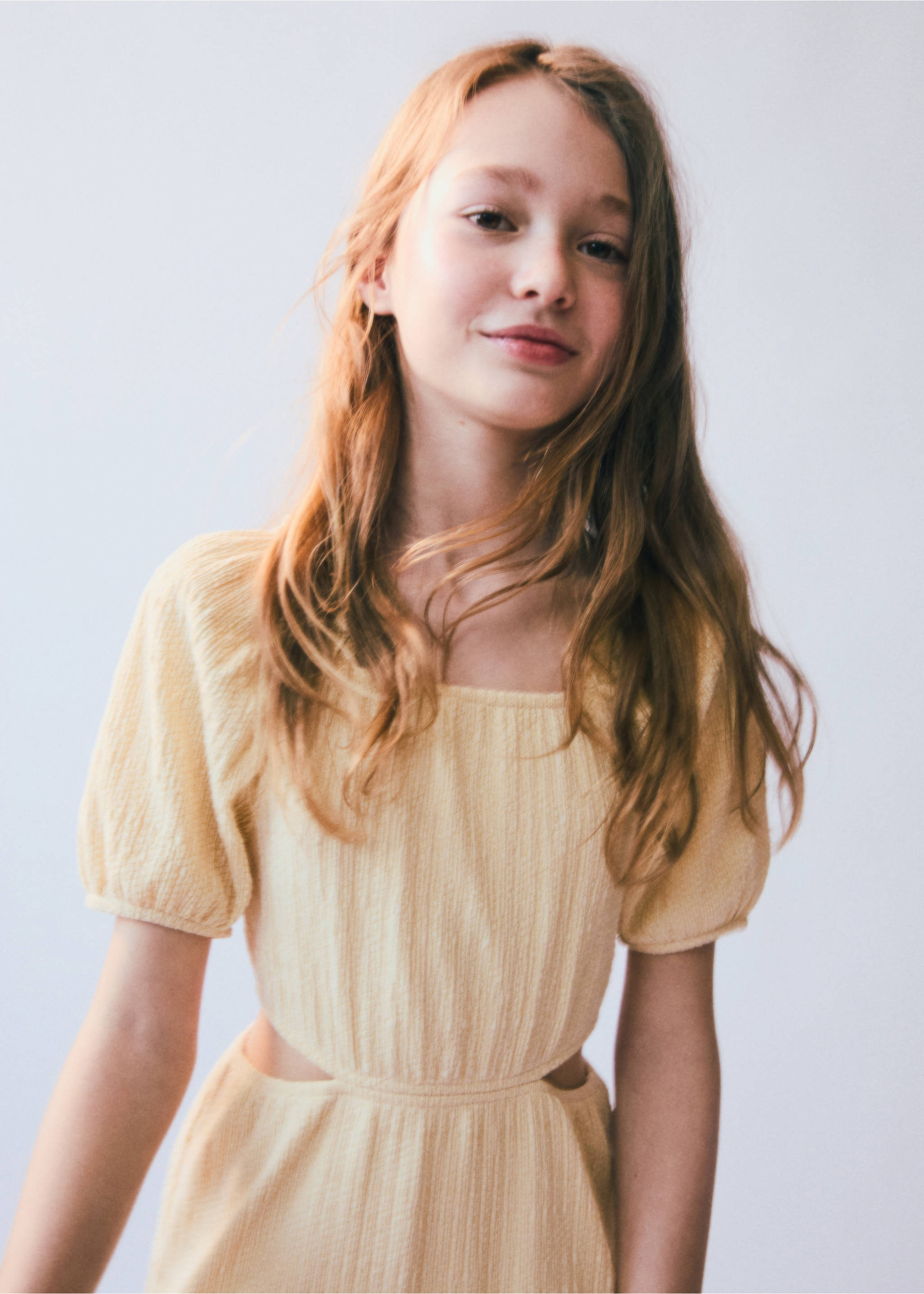Cut-out dress - Details of the article 6, Pastel Yellow. Ref: 87085975-00.