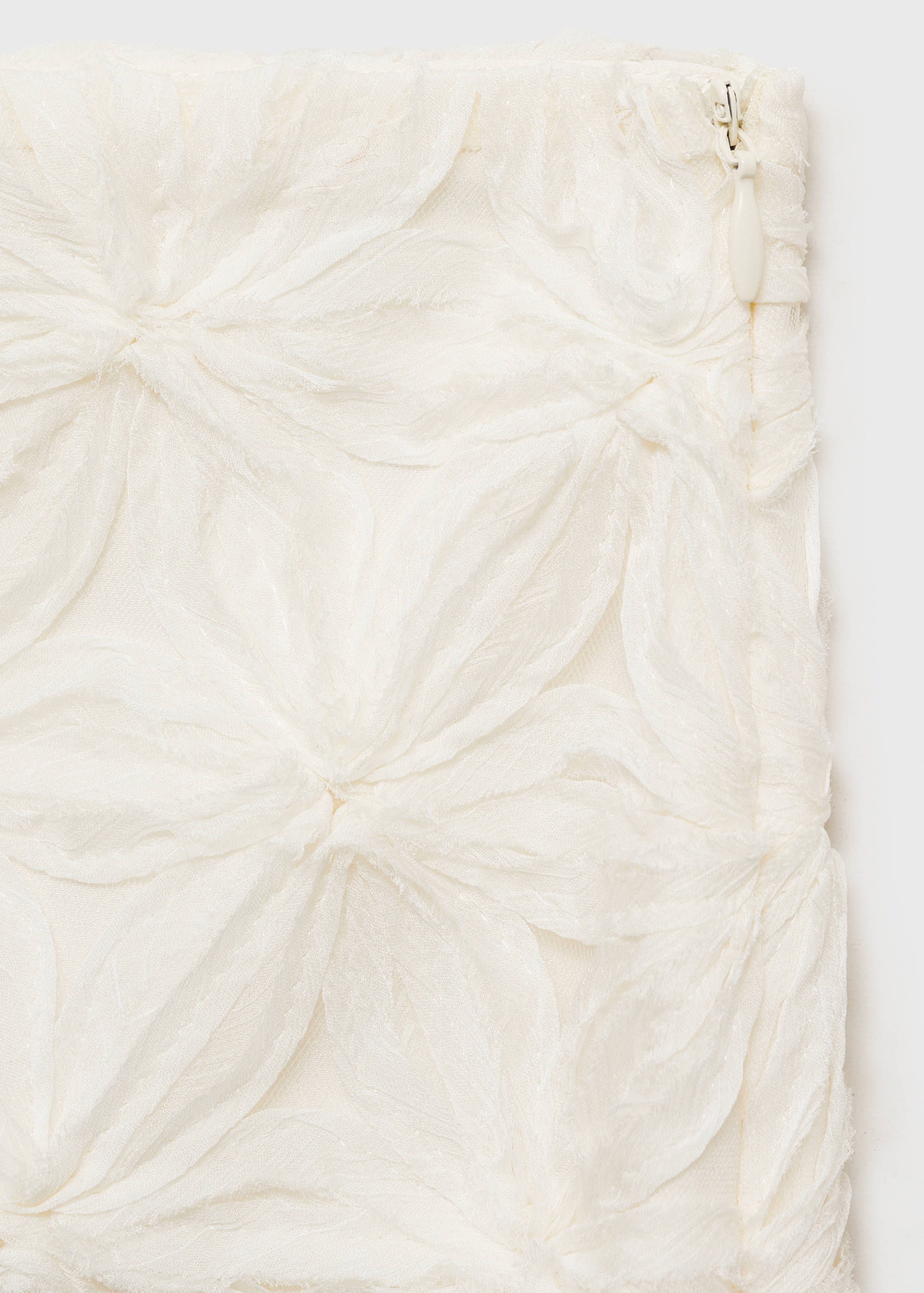 Opengewerkte getextureerde bloemetjesrok - Detail van het artikel 0