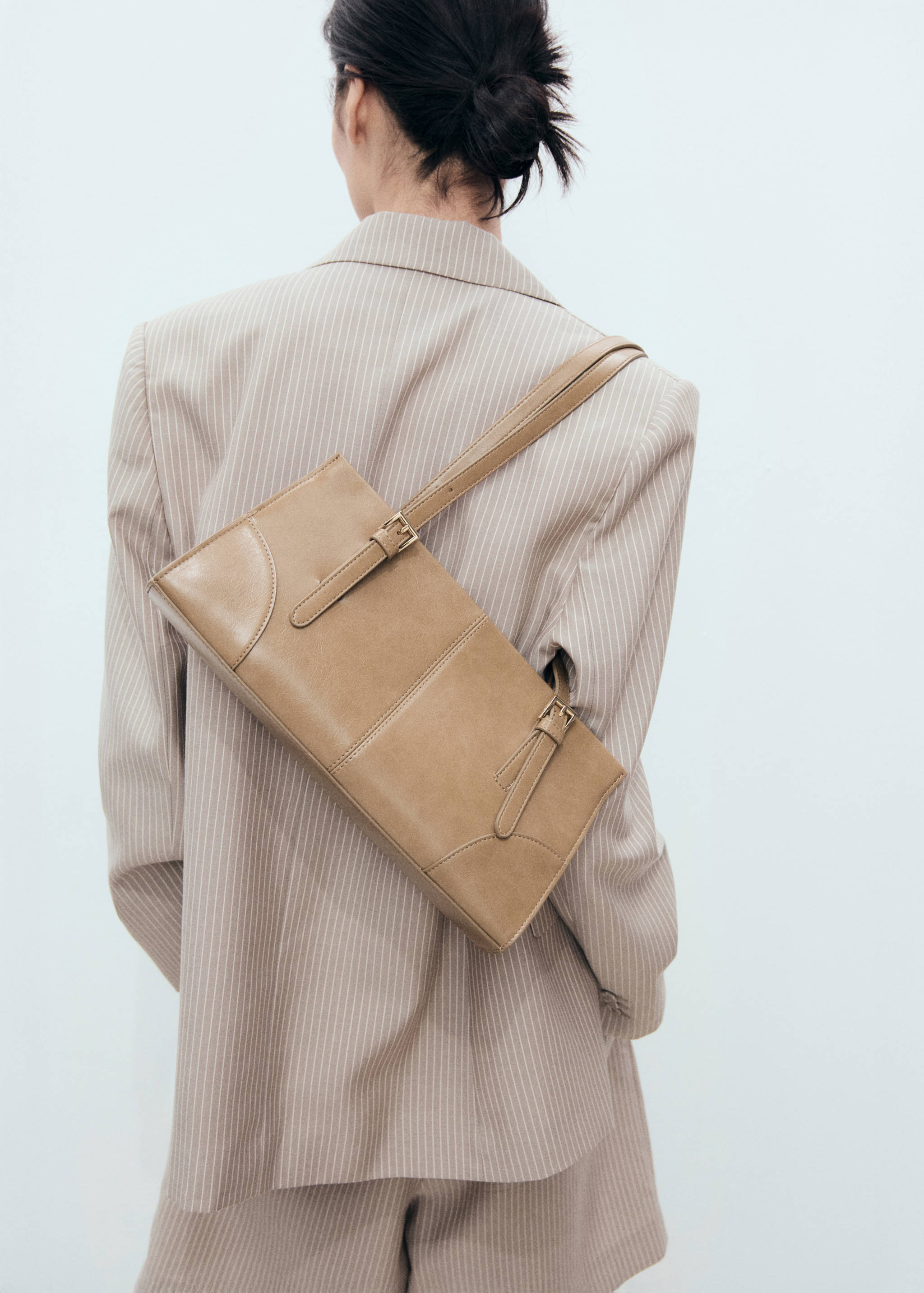 Shoulder bag with buckles - Details of the article 9