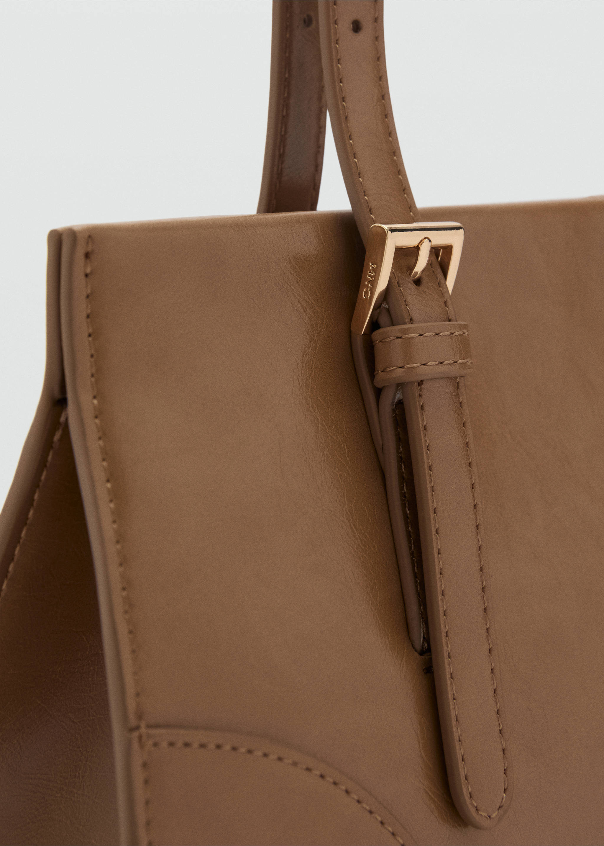 Shoulder bag with buckles - Details of the article 2, Medium Brown. Ref: 87085984-00.