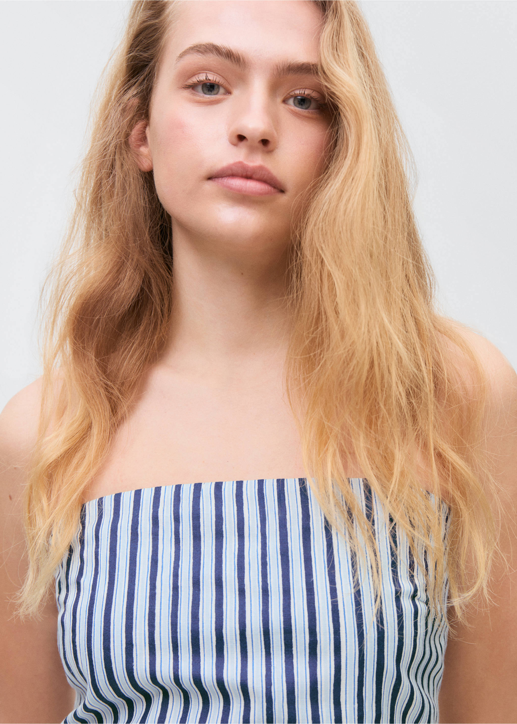 V-neck bandana top - Details of the article 1, Dark Navy. Ref: 87086337-00.