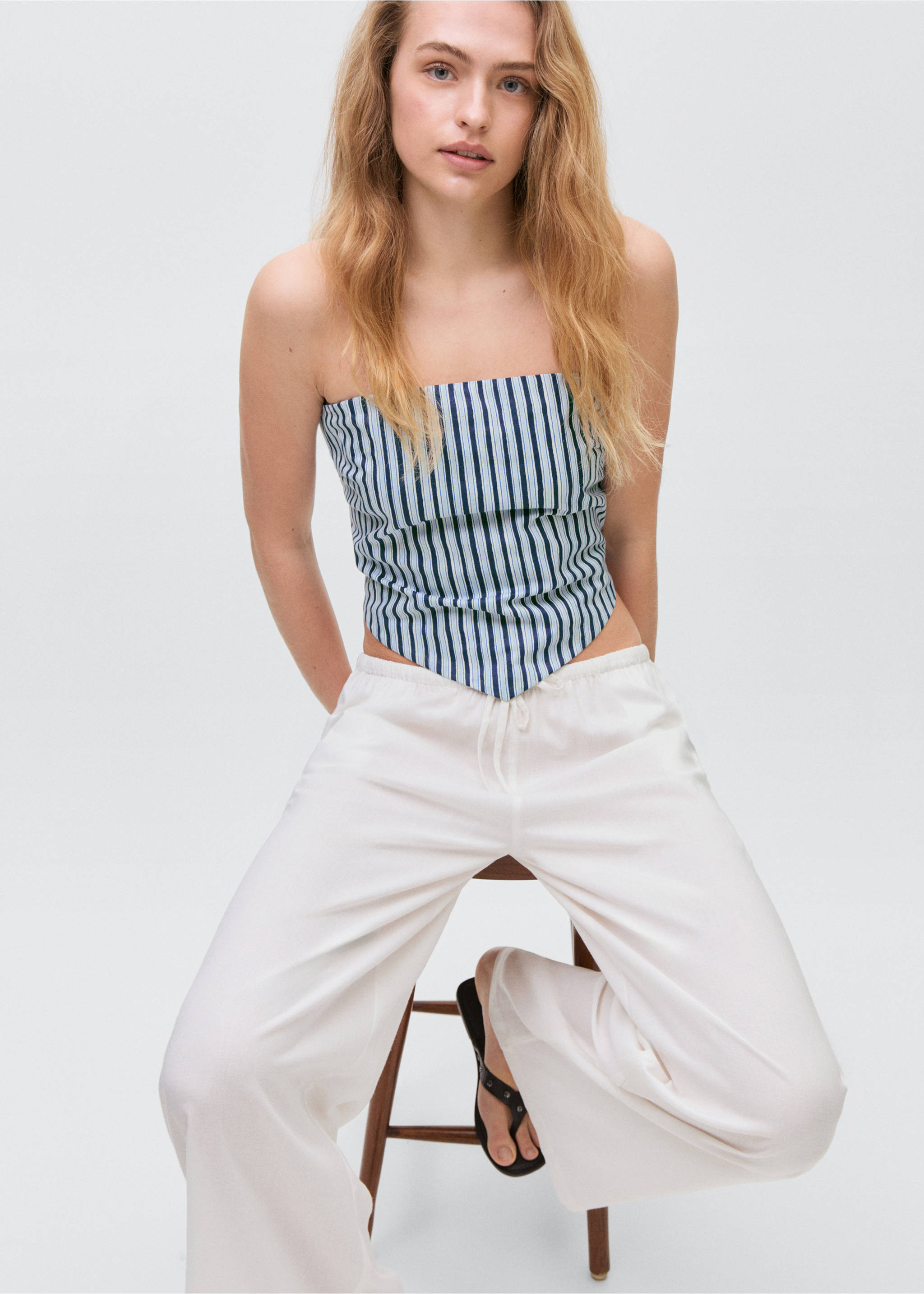 V-neck bandana top - Details of the article 2, Dark Navy. Ref: 87086337-00.