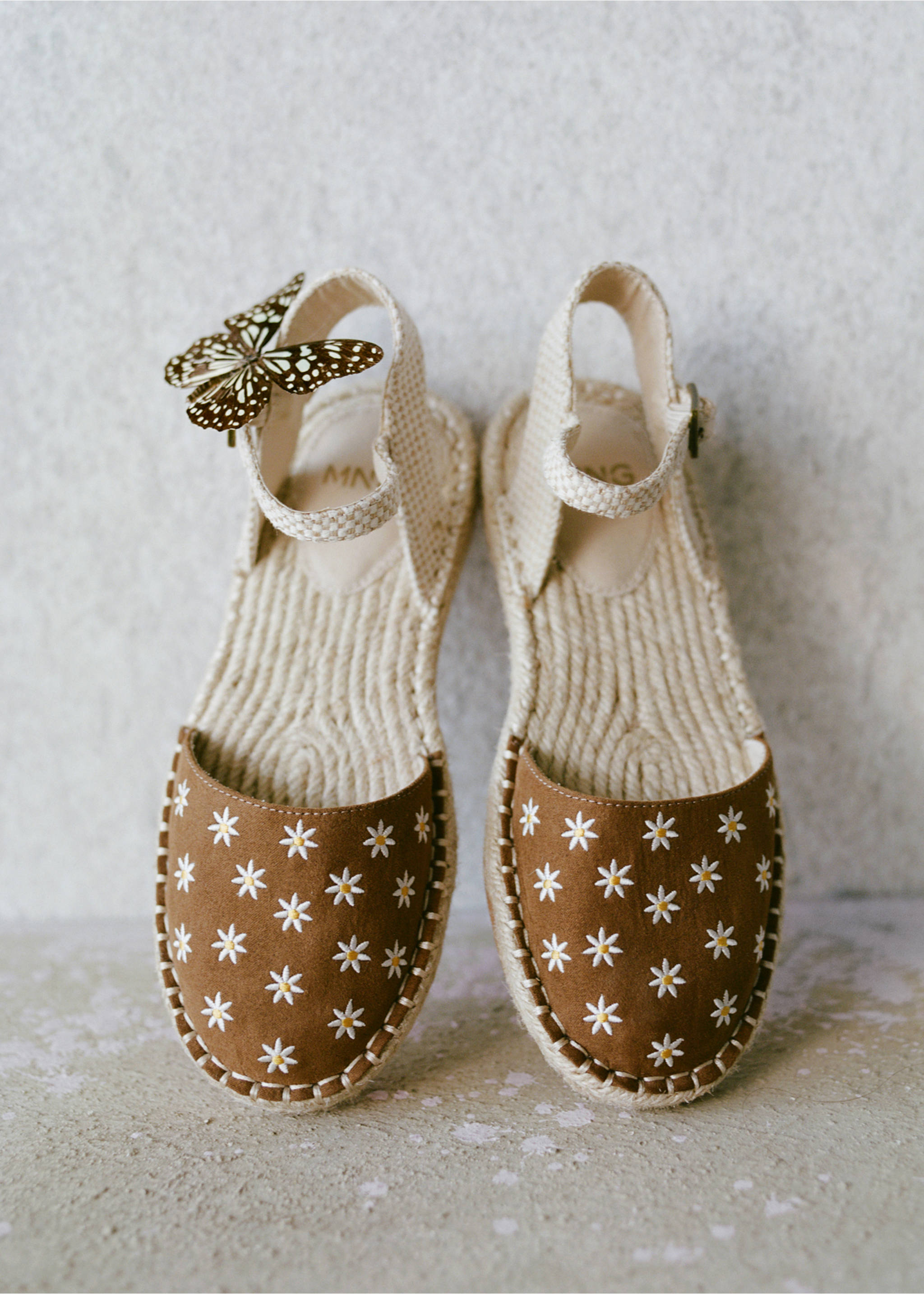 Geblümte Espadrilles mit Riemen - Detail des Artikels 9, Mittelbraun. Ref: 87086340-00.