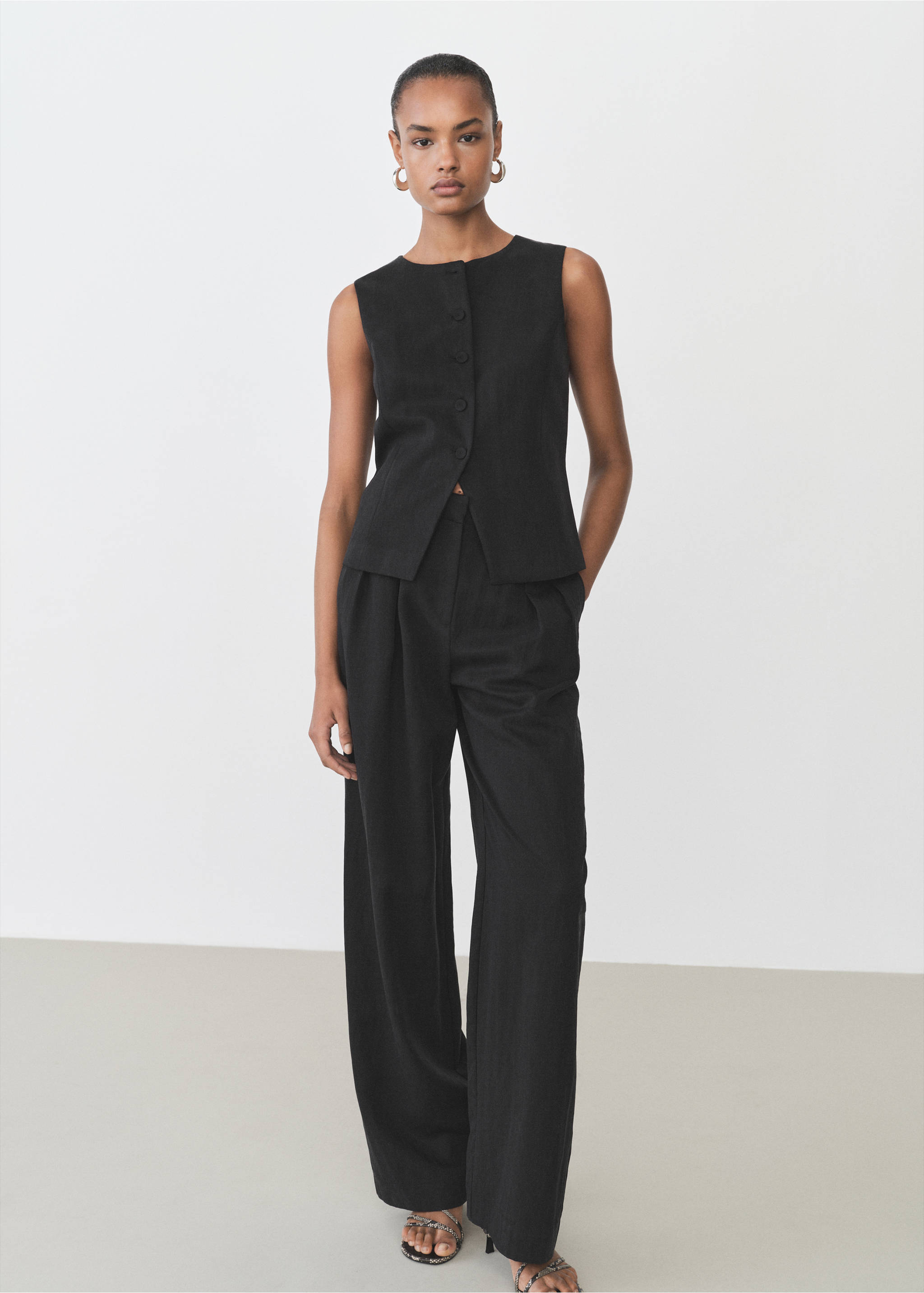 Straight lyocell suit waistcoat - General plane, Black. Ref: 87086345-00.