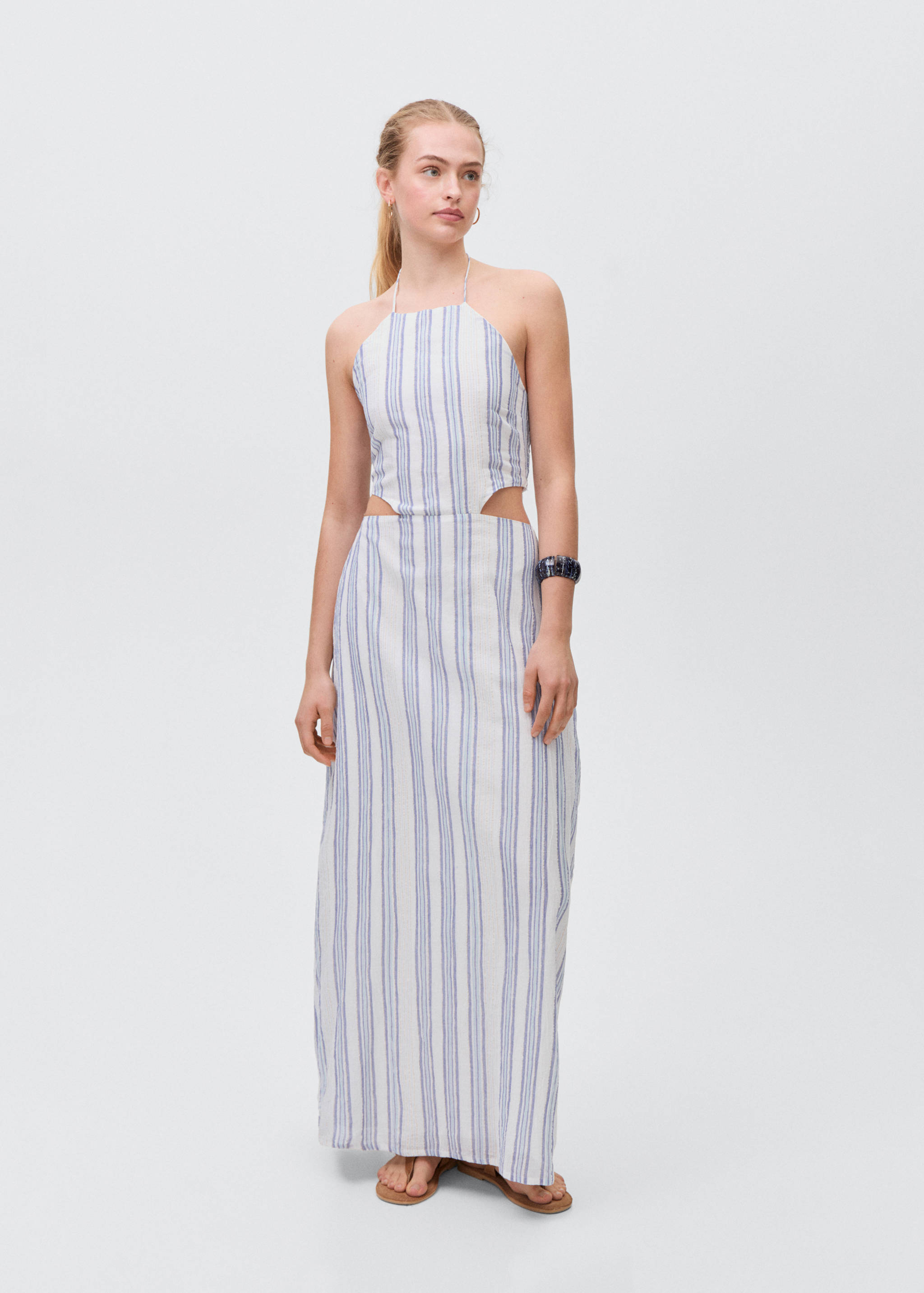 Vestido halter aberturas laterales - Plano general