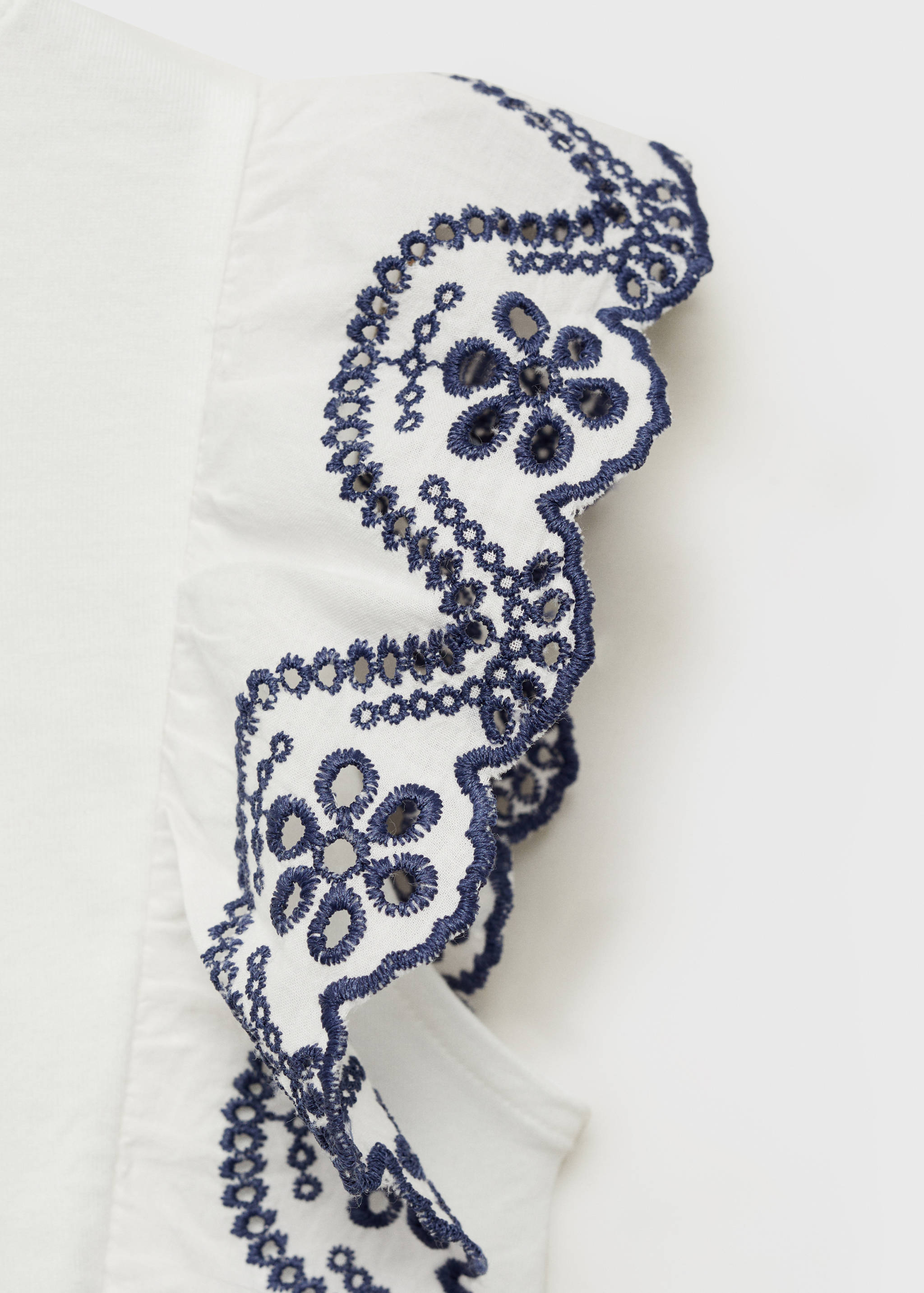 Textured ruffled blouse - Details of the article 8