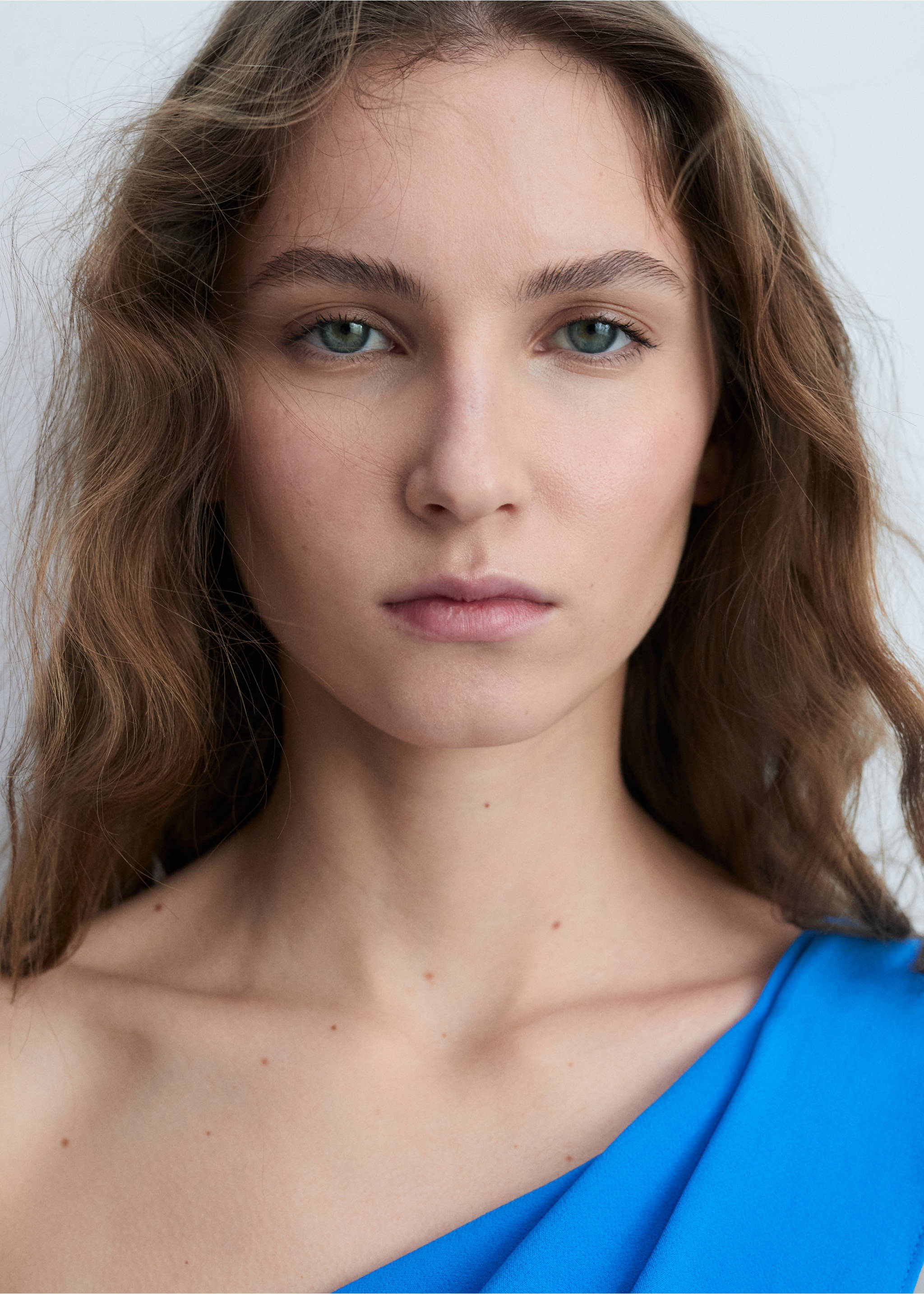 Asymmetrical bow-neck dress - Details of the article 1, Blue. Ref: 87086350-00.