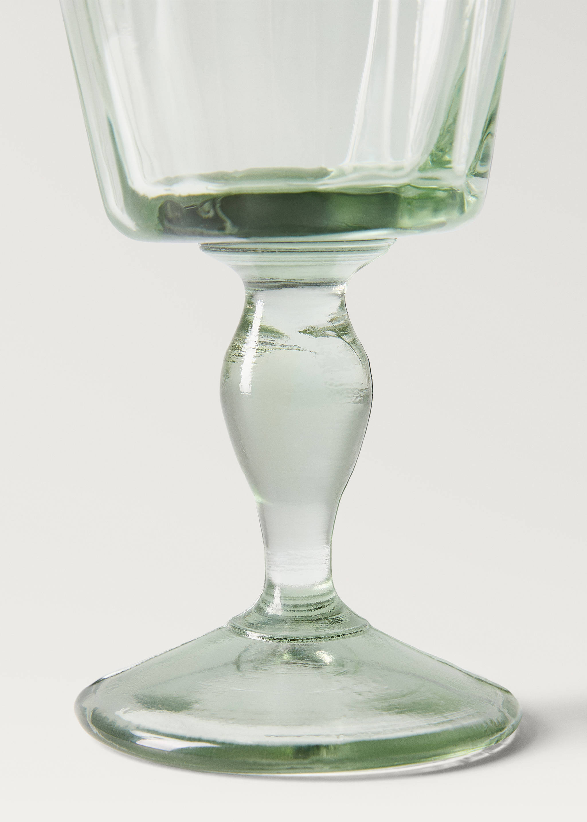Embossed recycled glass goblet - Details of the article 1