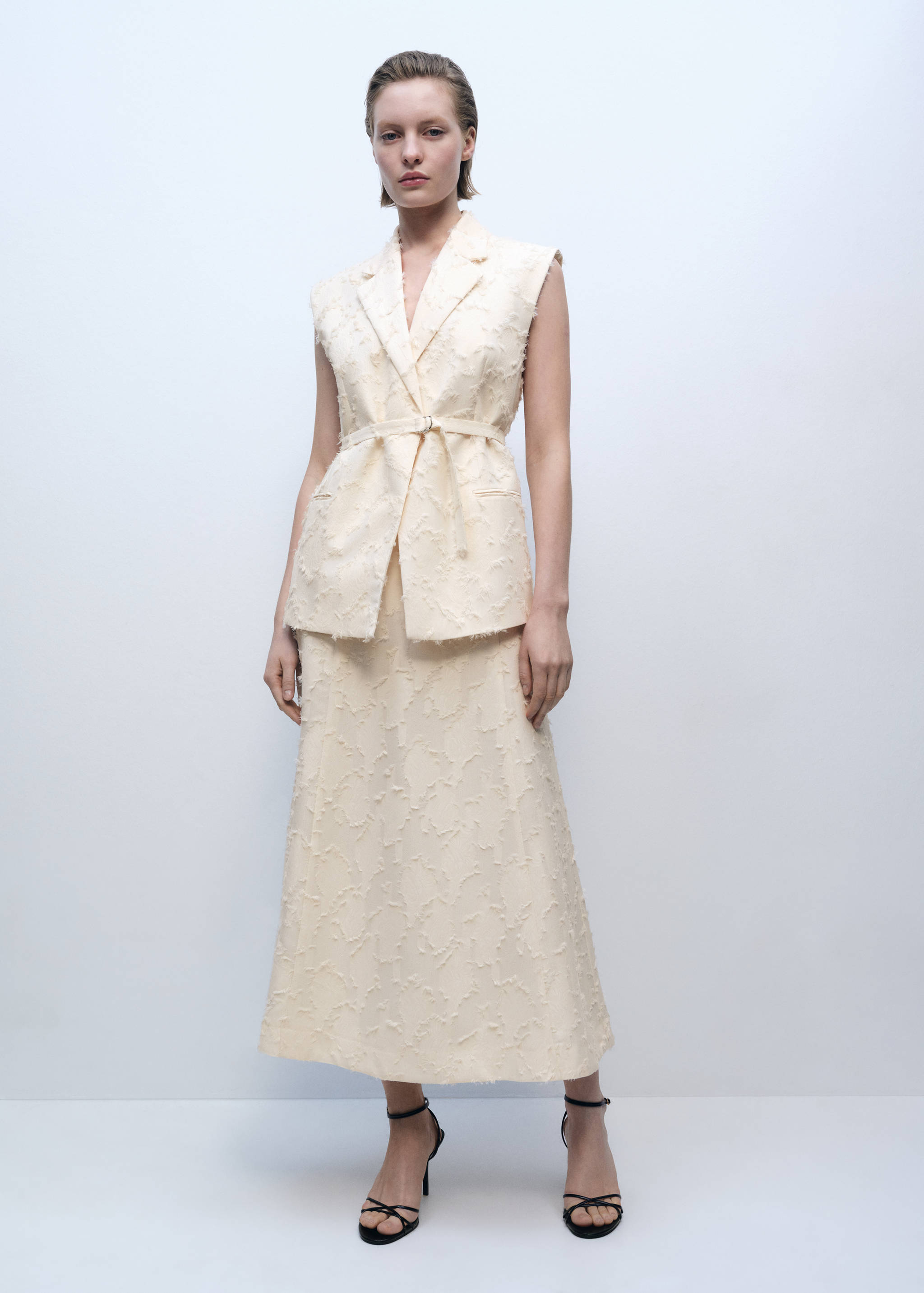 Textured waistcoat with belt - General plane