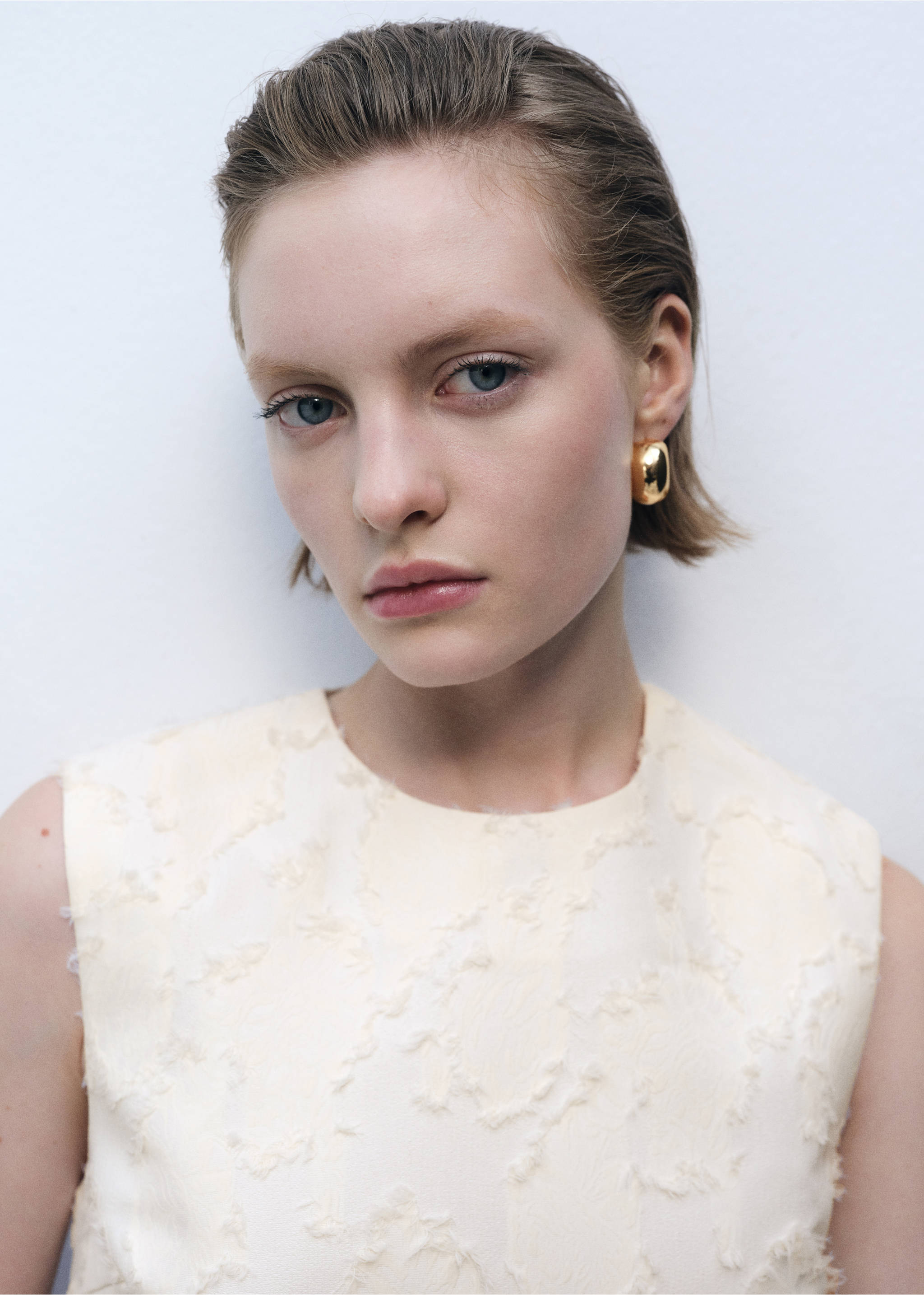 Bauchfreies Top mit Struktur - Detail des Artikels 1, Cremeweiß. Ref: 87086368-00.