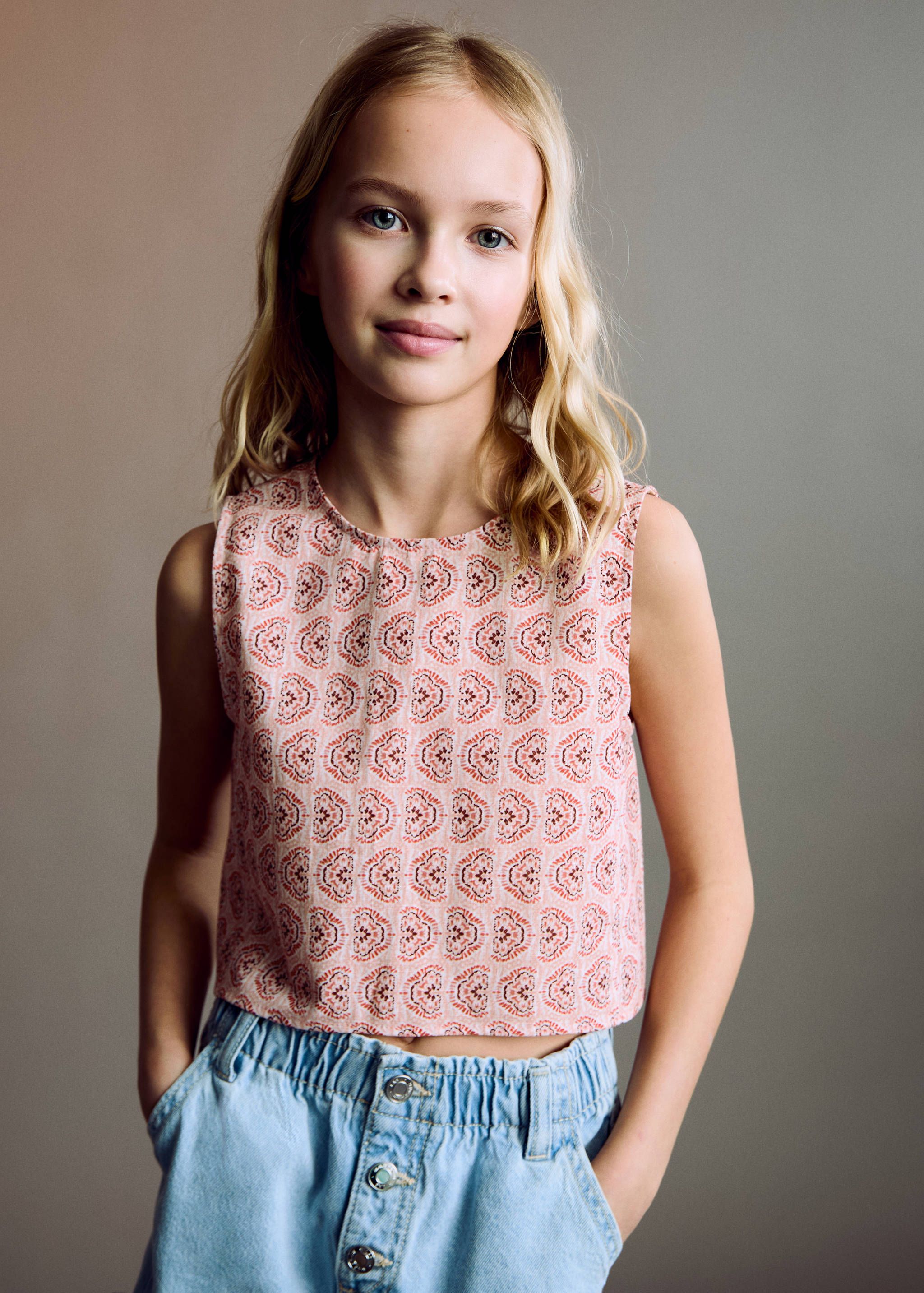 Bedruckte Bluse mit Knöpfen - Mittlere Ansicht