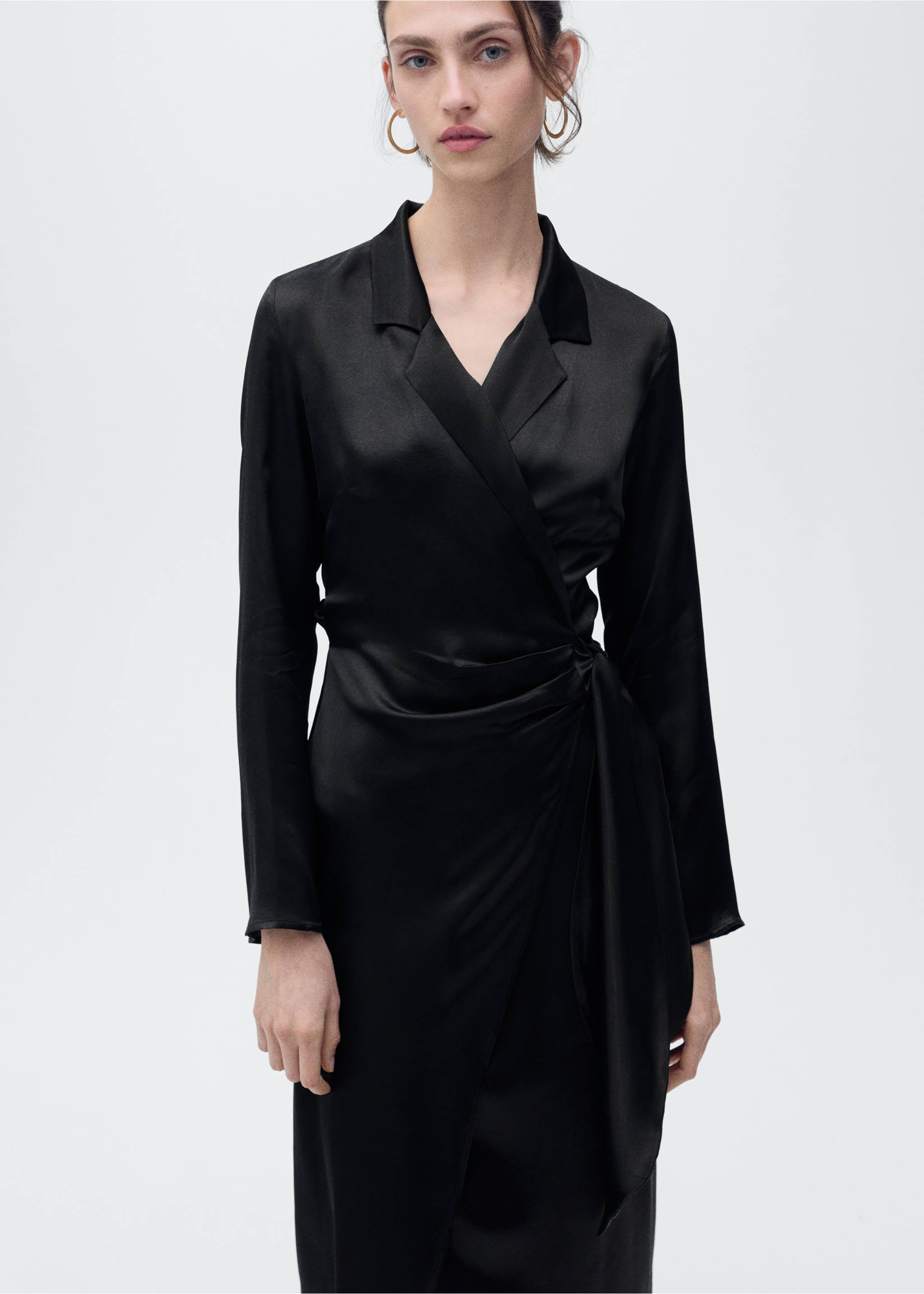 Midi-Kleid mit Knoten - Mittlere Ansicht, Schwarz. Ref: 87086719-00.