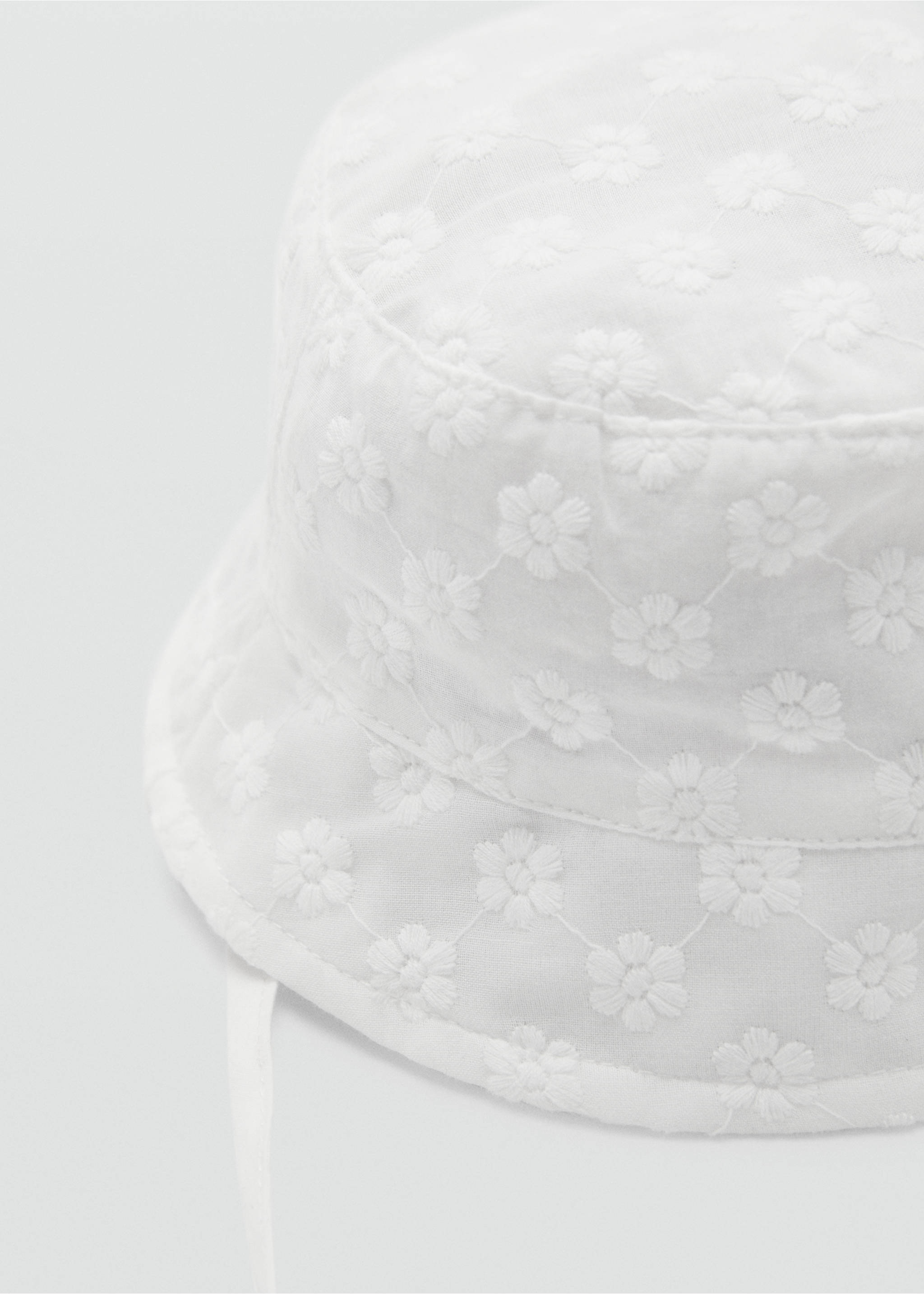 Embroidered bucket hat - Medium plane, White. Ref: 87086721-00.