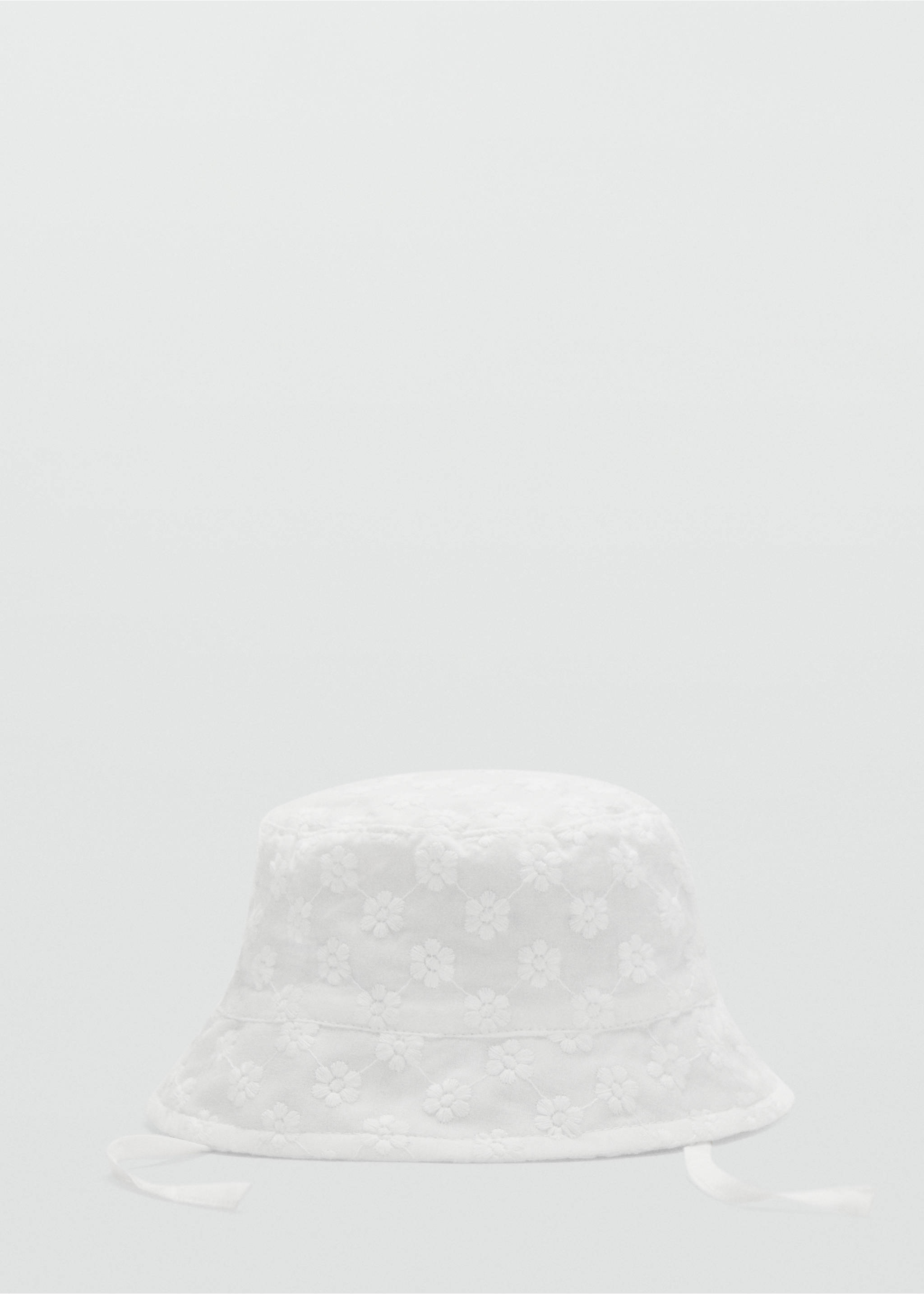 Embroidered bucket hat - Article without model, White. Ref: 87086721-00.