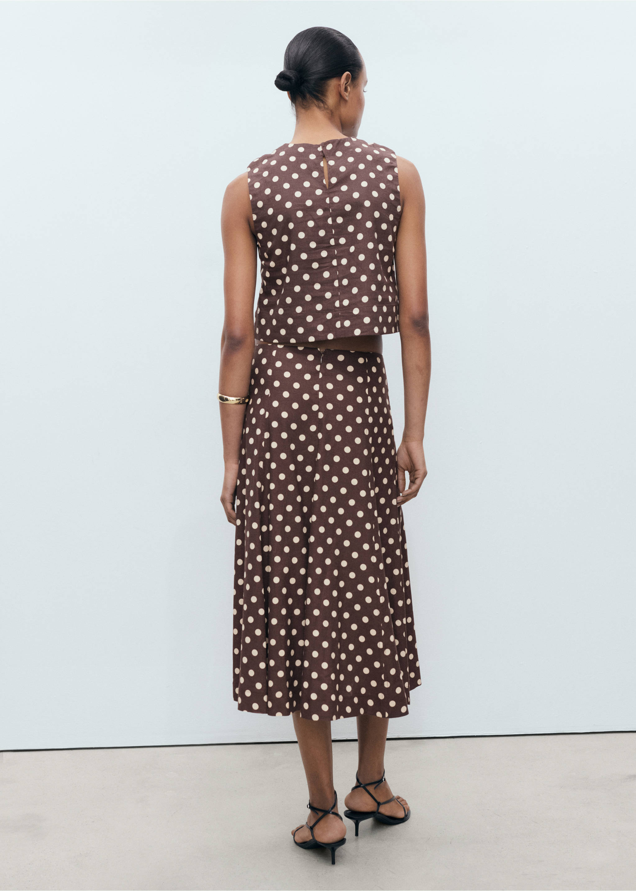 Flared linen skirt with polka dots - Reverse of the article, Chocolate. Ref: 87087161-00.