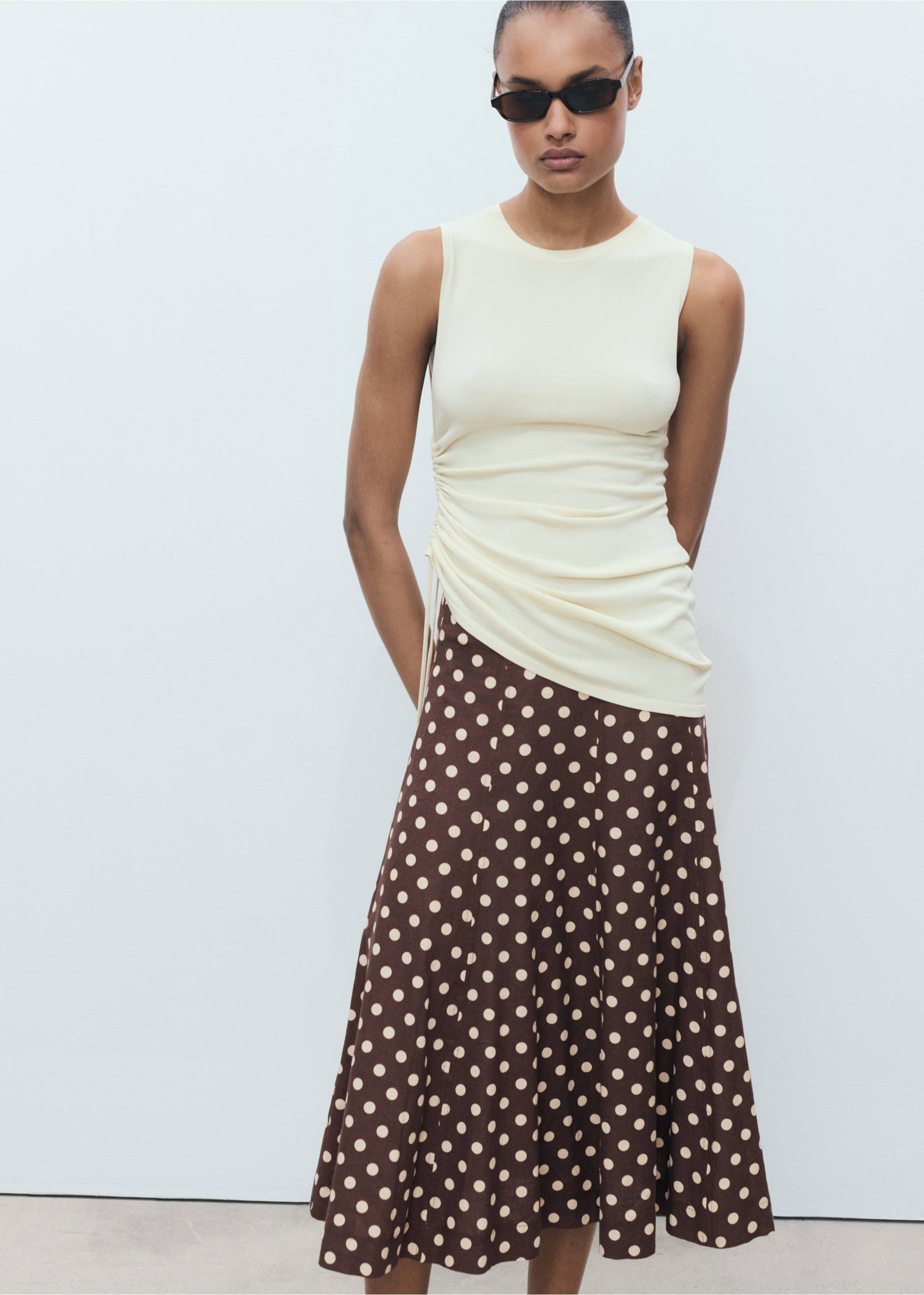 Flared linen skirt with polka dots - Details of the article 1, Chocolate. Ref: 87087161-00.