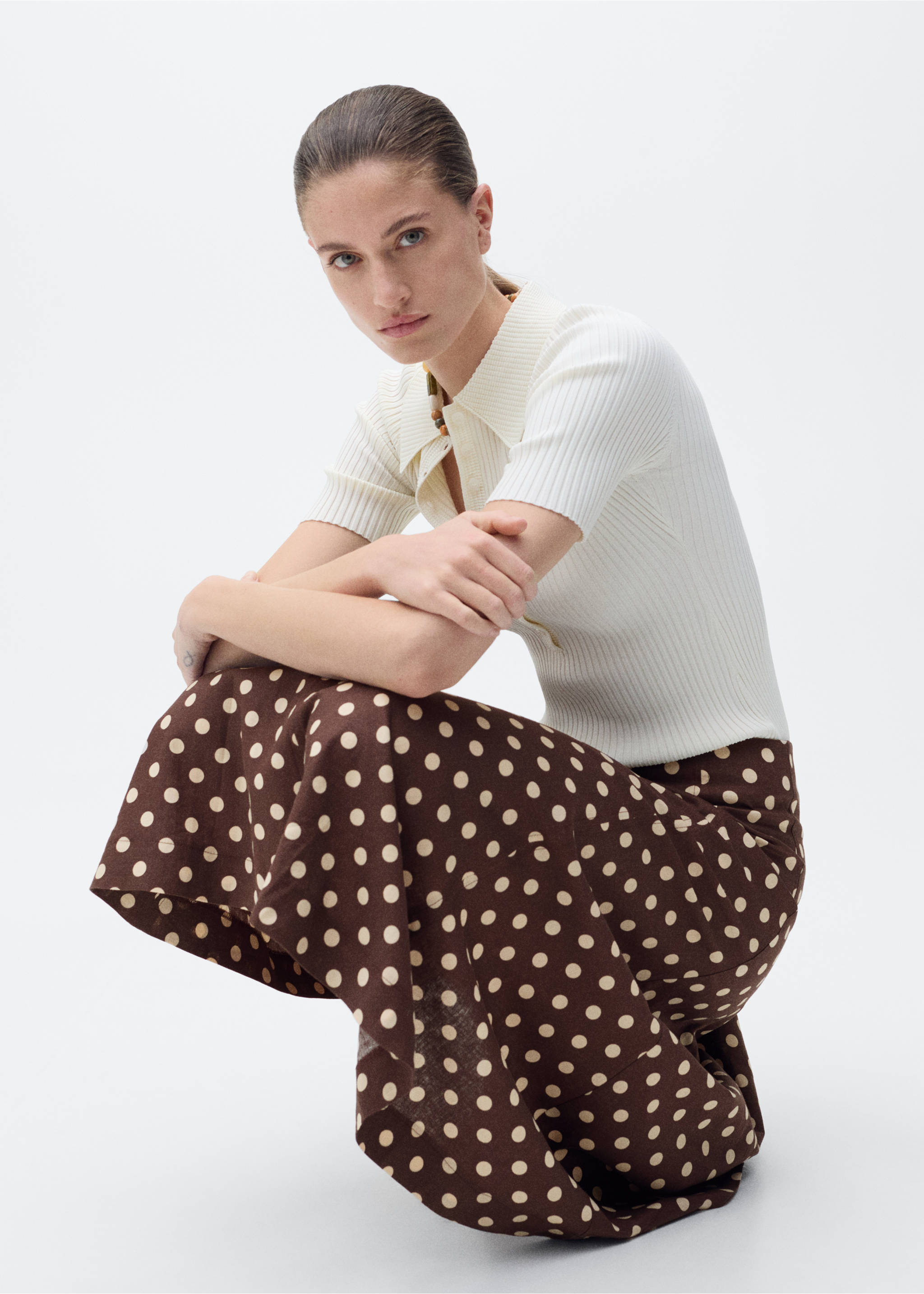 Flared linen skirt with polka dots - Details of the article 2, Chocolate. Ref: 87087161-00.