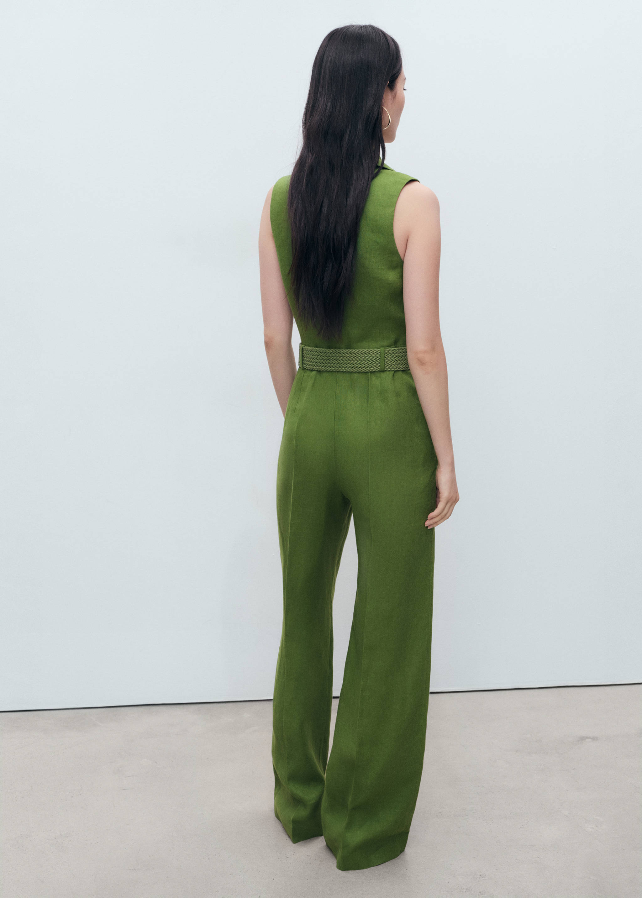 Linen shirt jumpsuit with belt - Reverse of the article