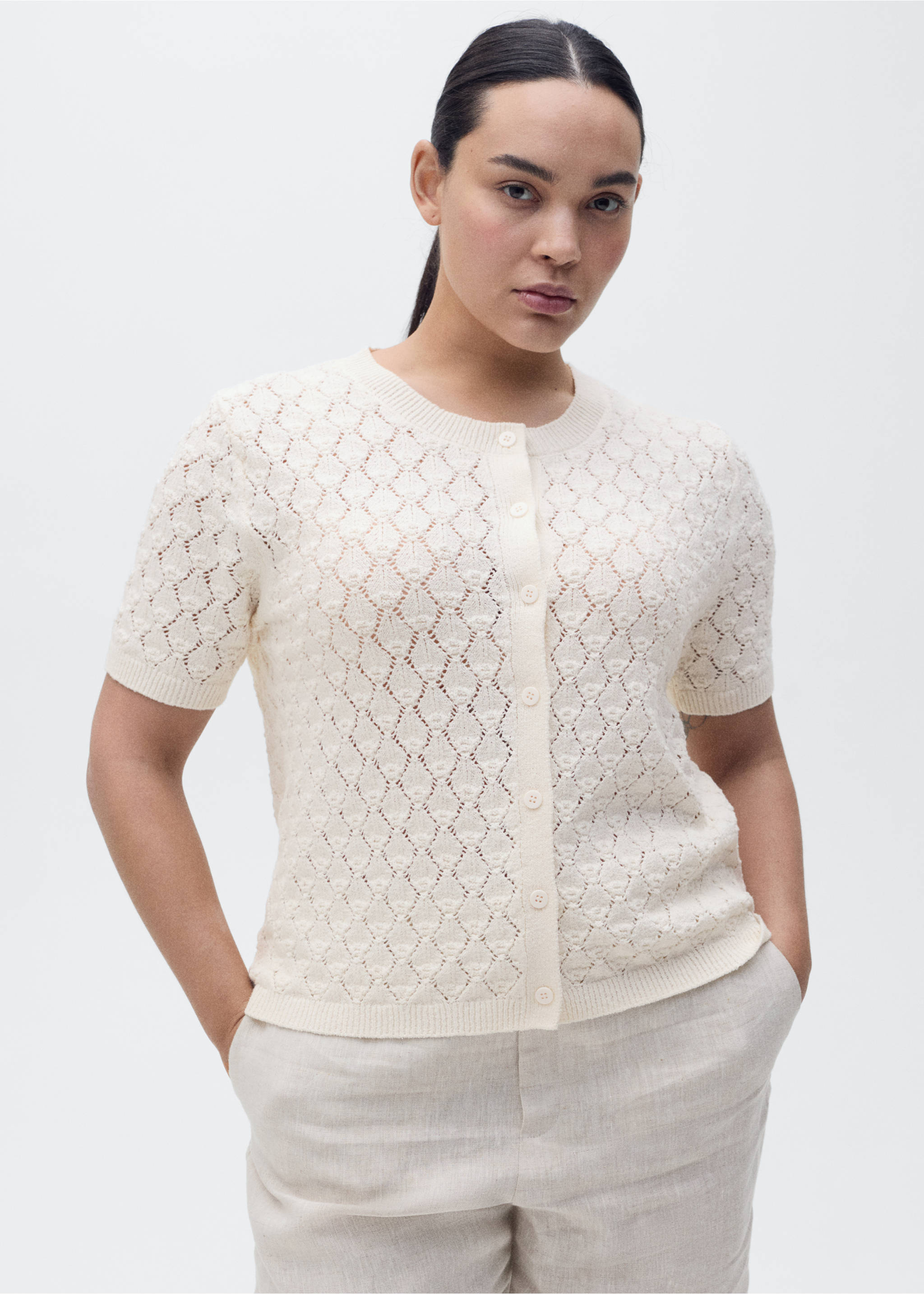 Short-sleeved knitted cardigan with lace design - Details of the article 5, Ecru. Ref: 87087170-00.
