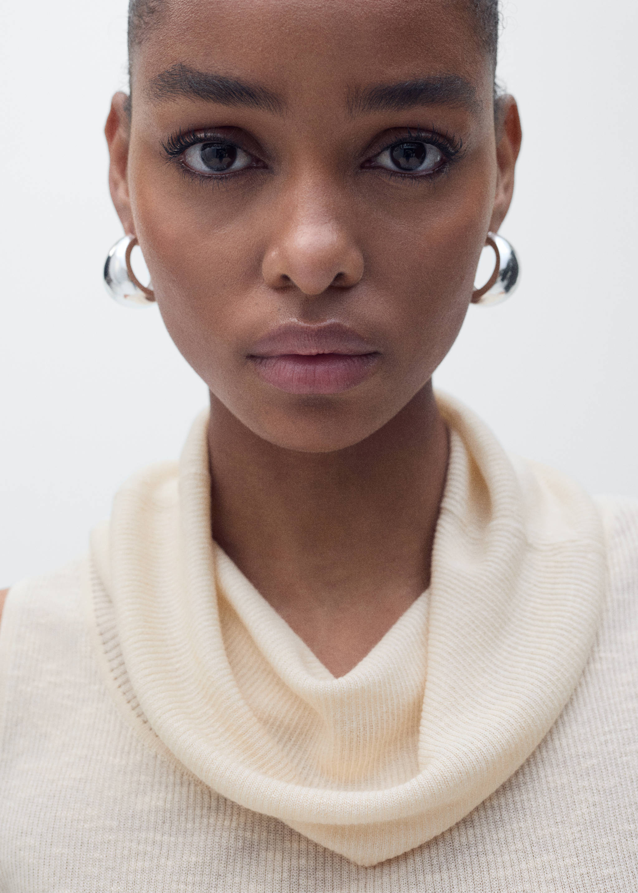 Stickad topp med draperad halsringning - Detaljer om artikeln 1