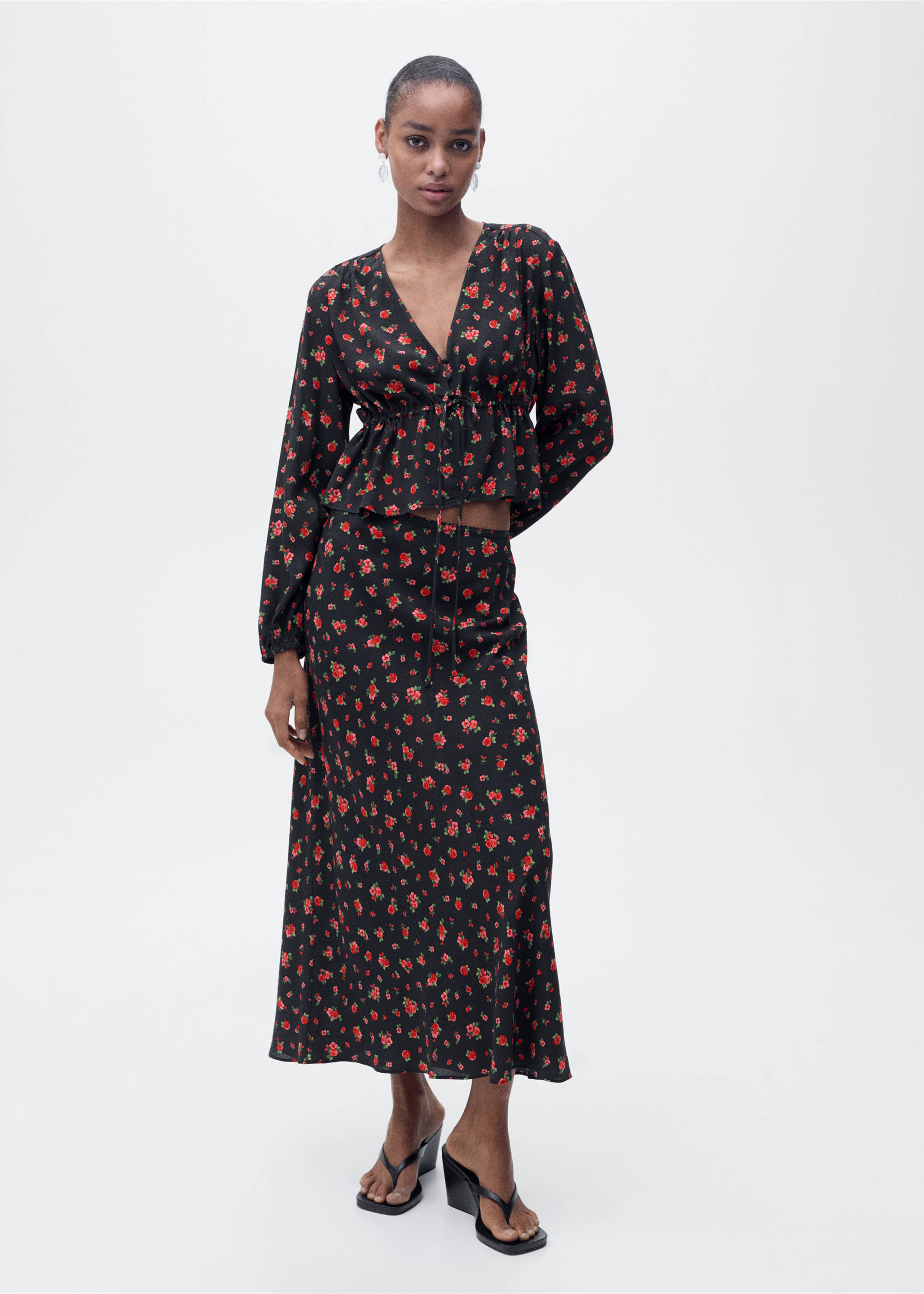 Blouse à fleurs volantée - Plan général, Noir. Ref: 87087175-00.