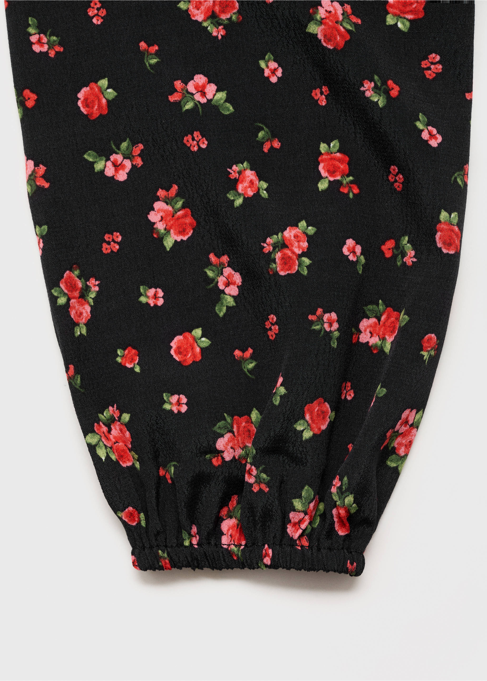 Blouse à fleurs volantée - Détail de l'article 0, Noir. Ref: 87087175-00.