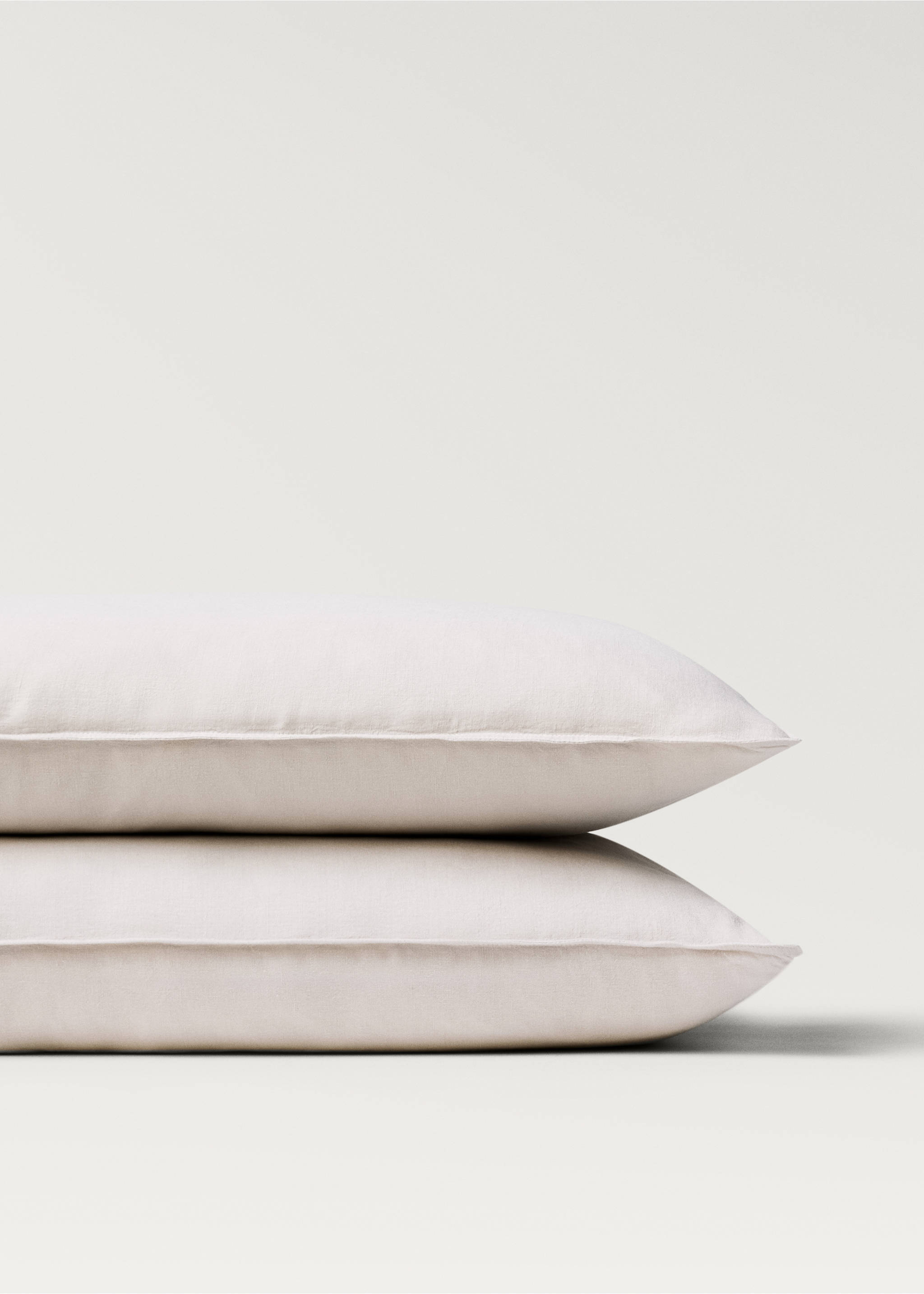 Two washed linen pillowcases 50x75 cm - Details of the article 1, Beige. Ref: 87087196-00.