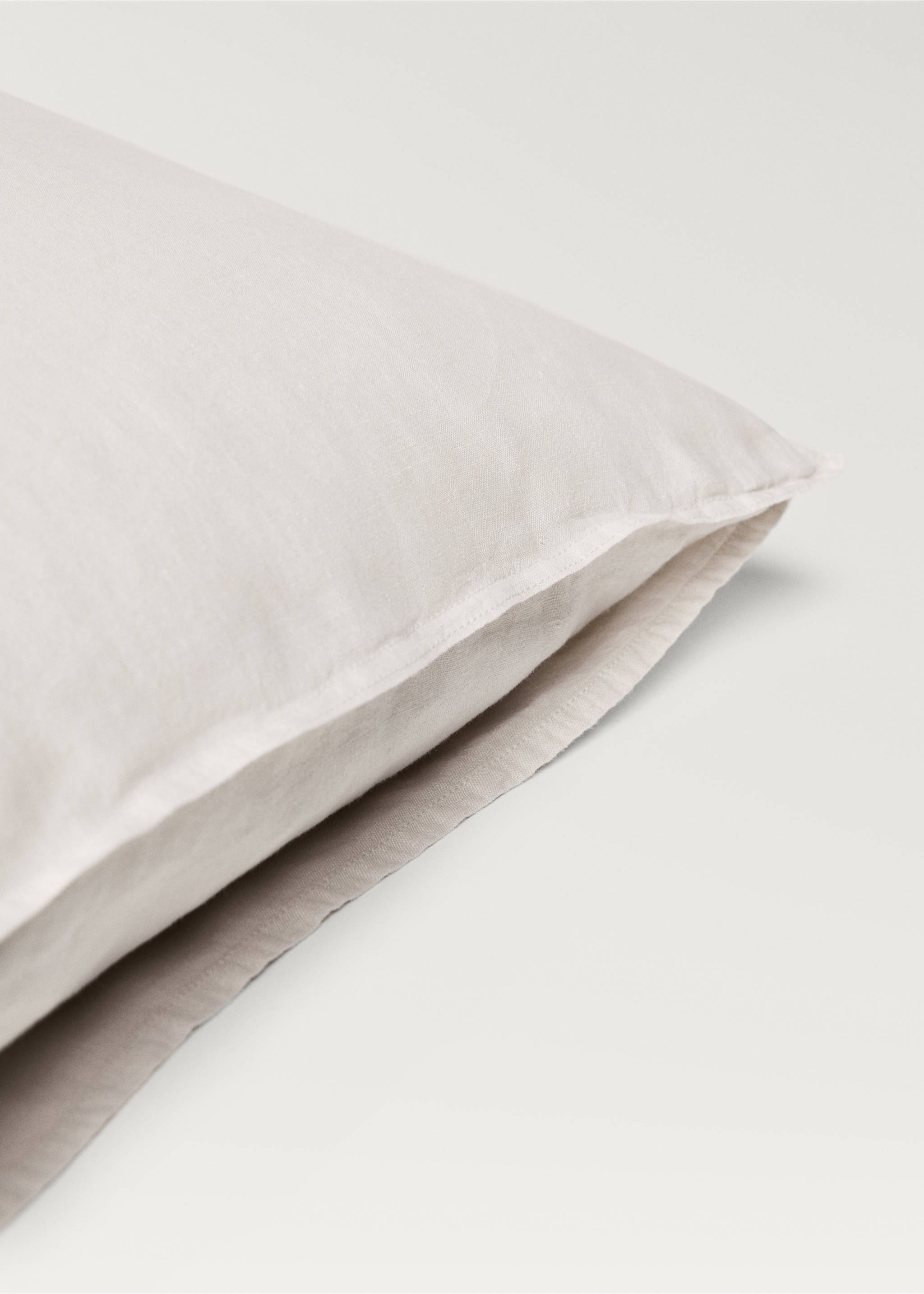 Two washed linen pillowcases 50x75 cm - Details of the article 2, Beige. Ref: 87087196-00.