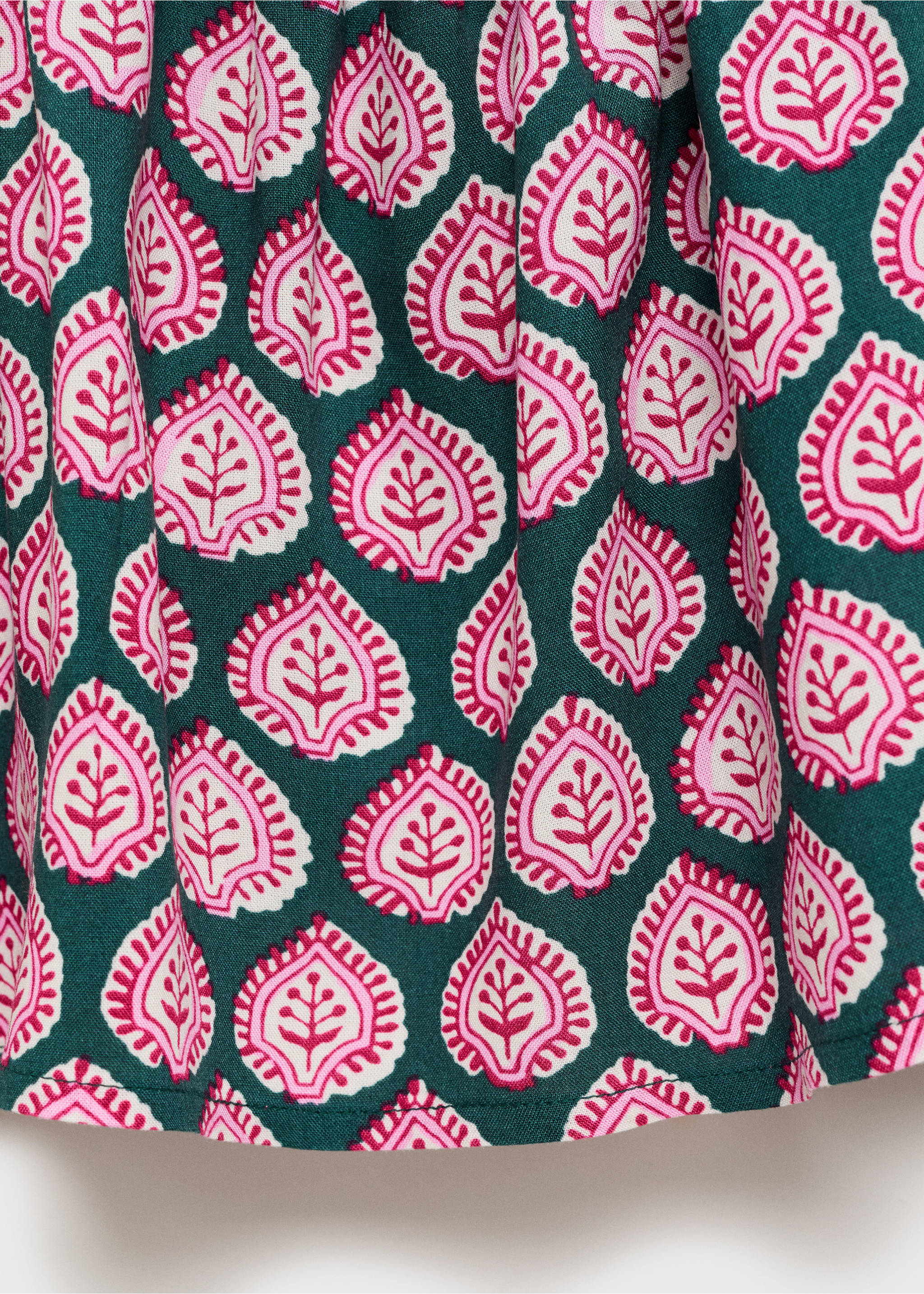 Close-up of the green top fabric with a pink and white paisley pattern., Dark Green. Ref: 87087680-00.