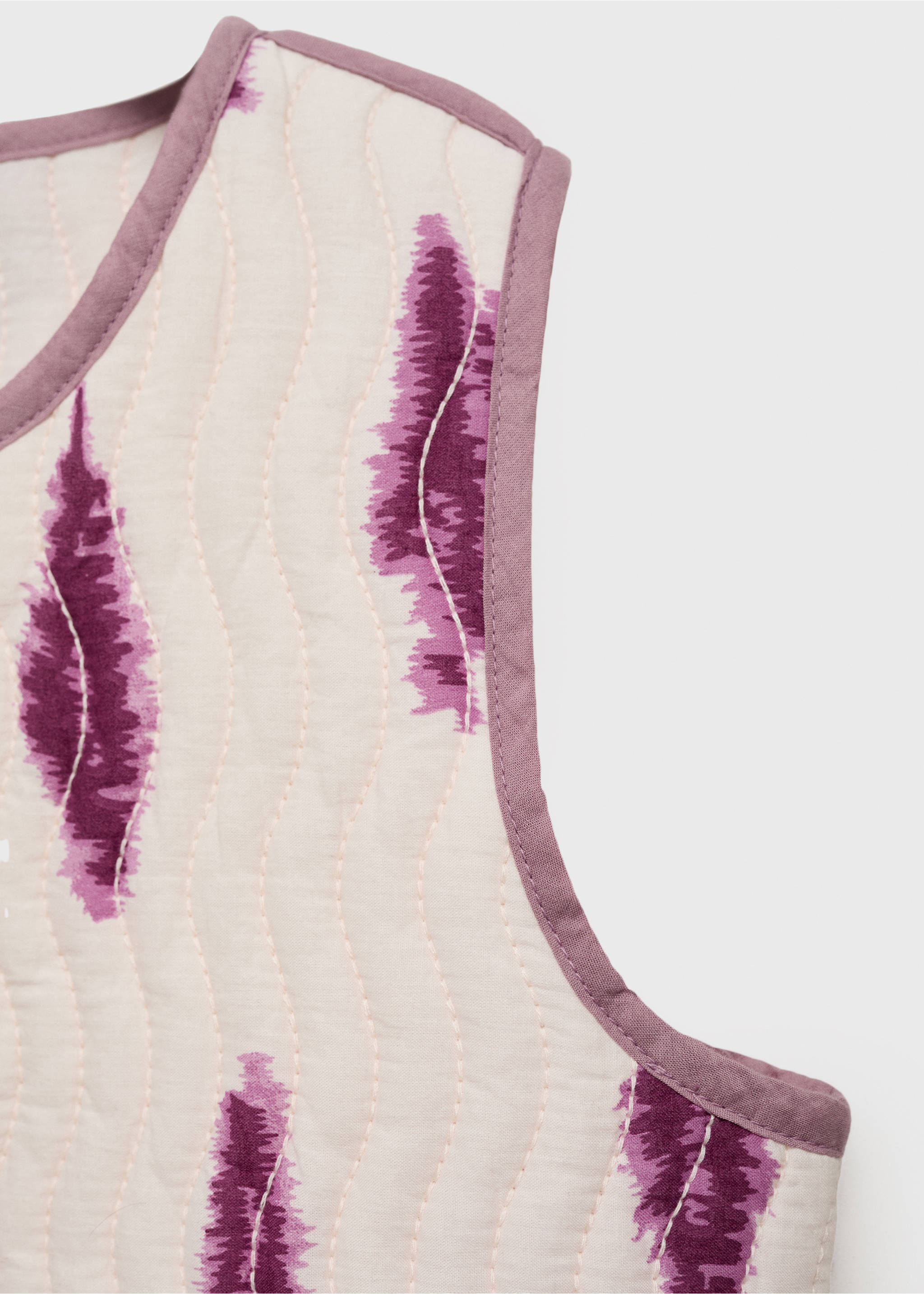 Chaleco acolchado estampado - Detalle del artículo 8, Rosa. Ref: 87087696-00.