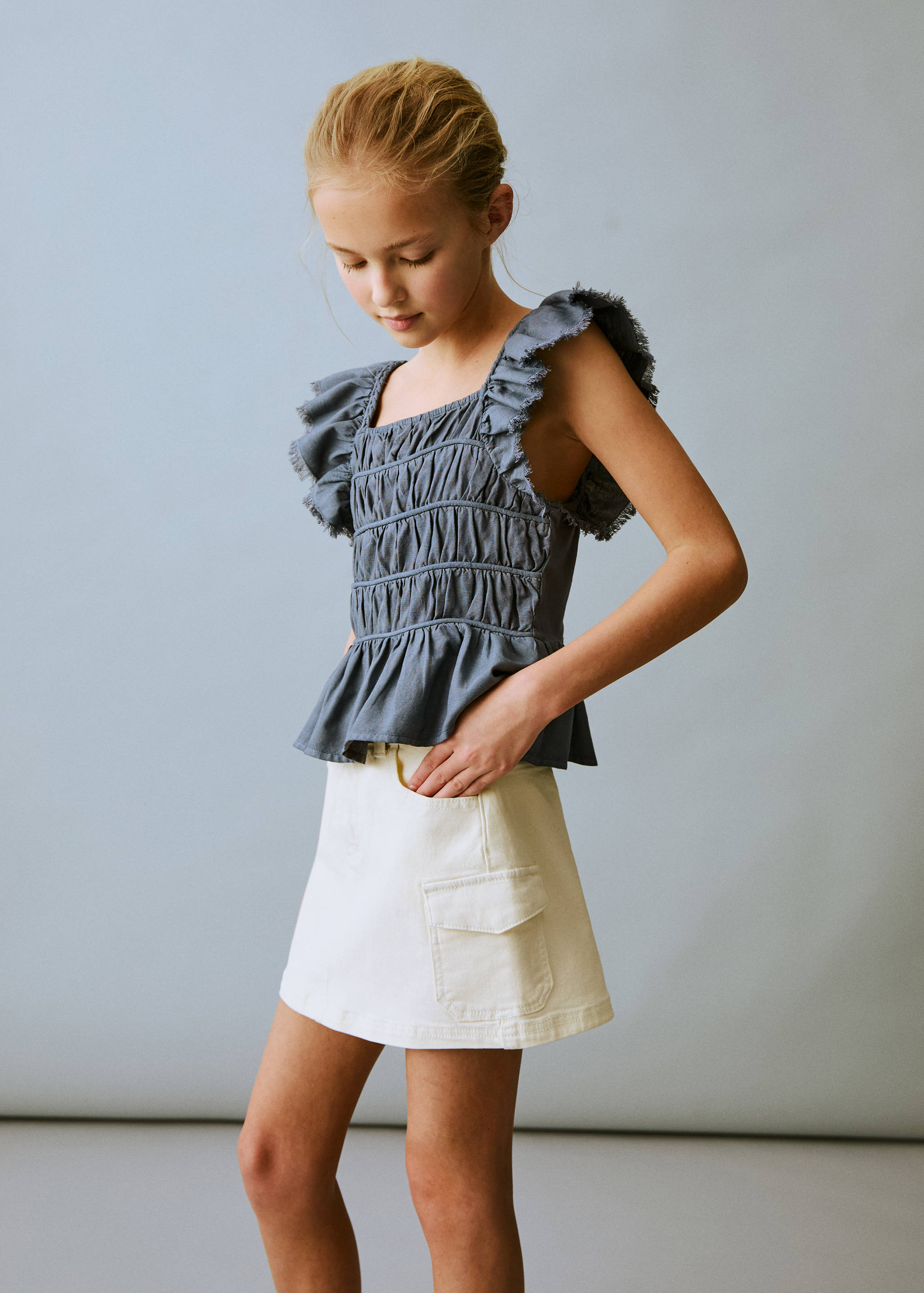 Blusa fruncida volantes - Plano medio
