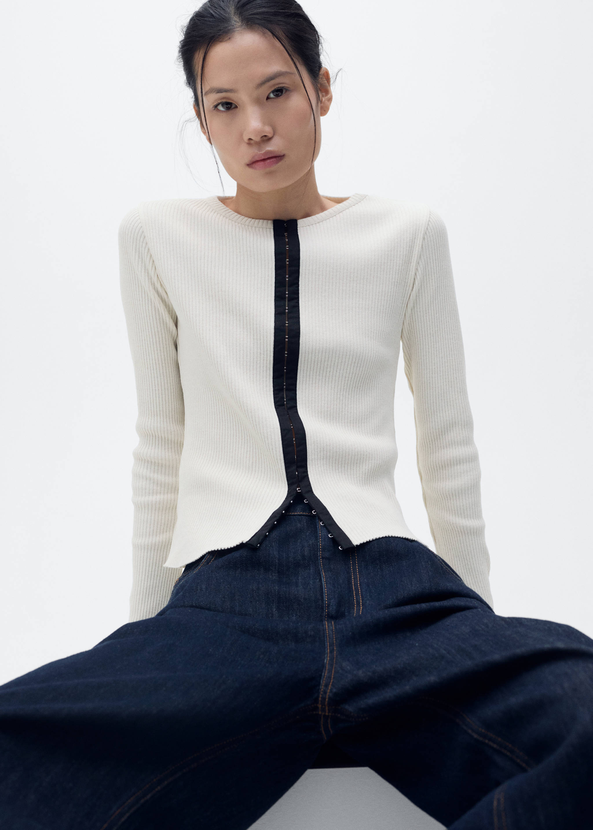 Cárdigan algodón cierre contraste - Plano medio