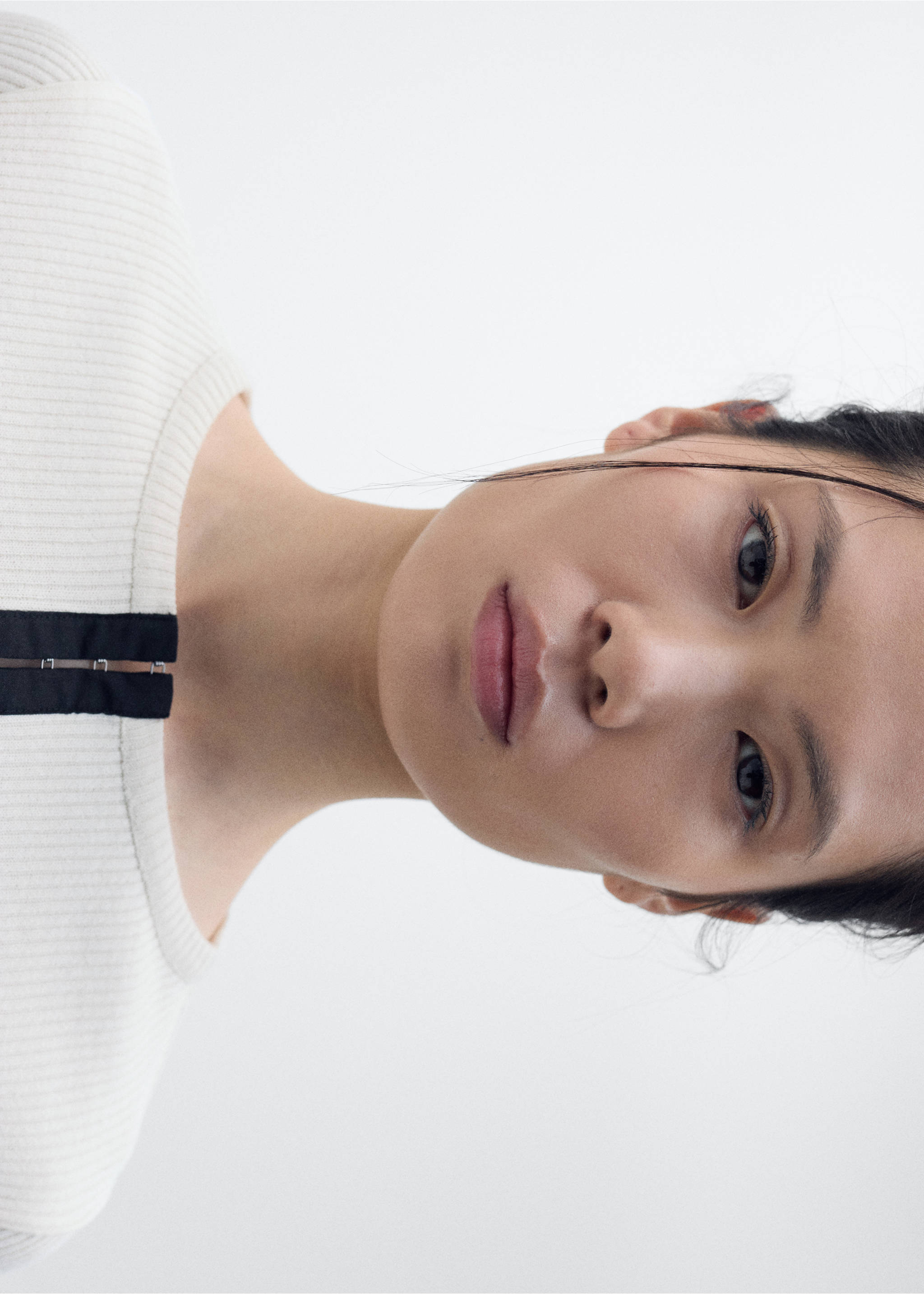 Cotton cardigan with contrasting closure - Details of the article 1, Ecru. Ref: 87087712-00.