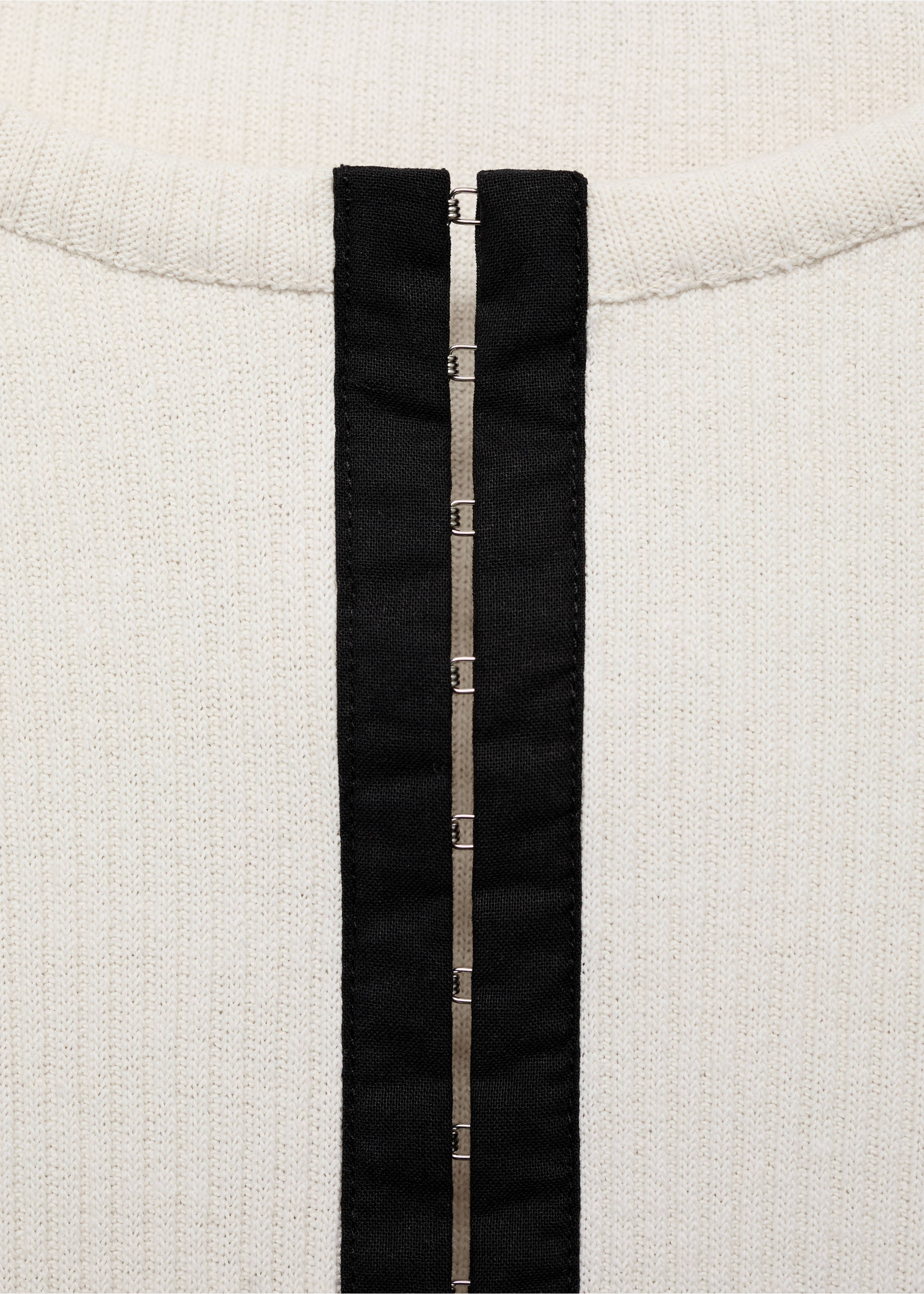 Cotton cardigan with contrasting closure - Details of the article 8, Ecru. Ref: 87087712-00.