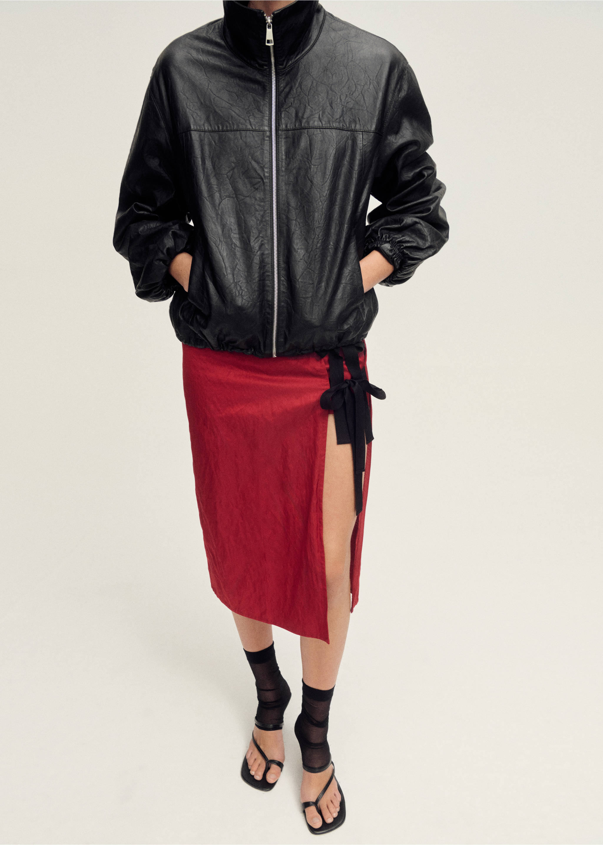 Kjol med textur och knytband i flera positioner - Bild av mittparti, Röd. Ref: 87087717-00.