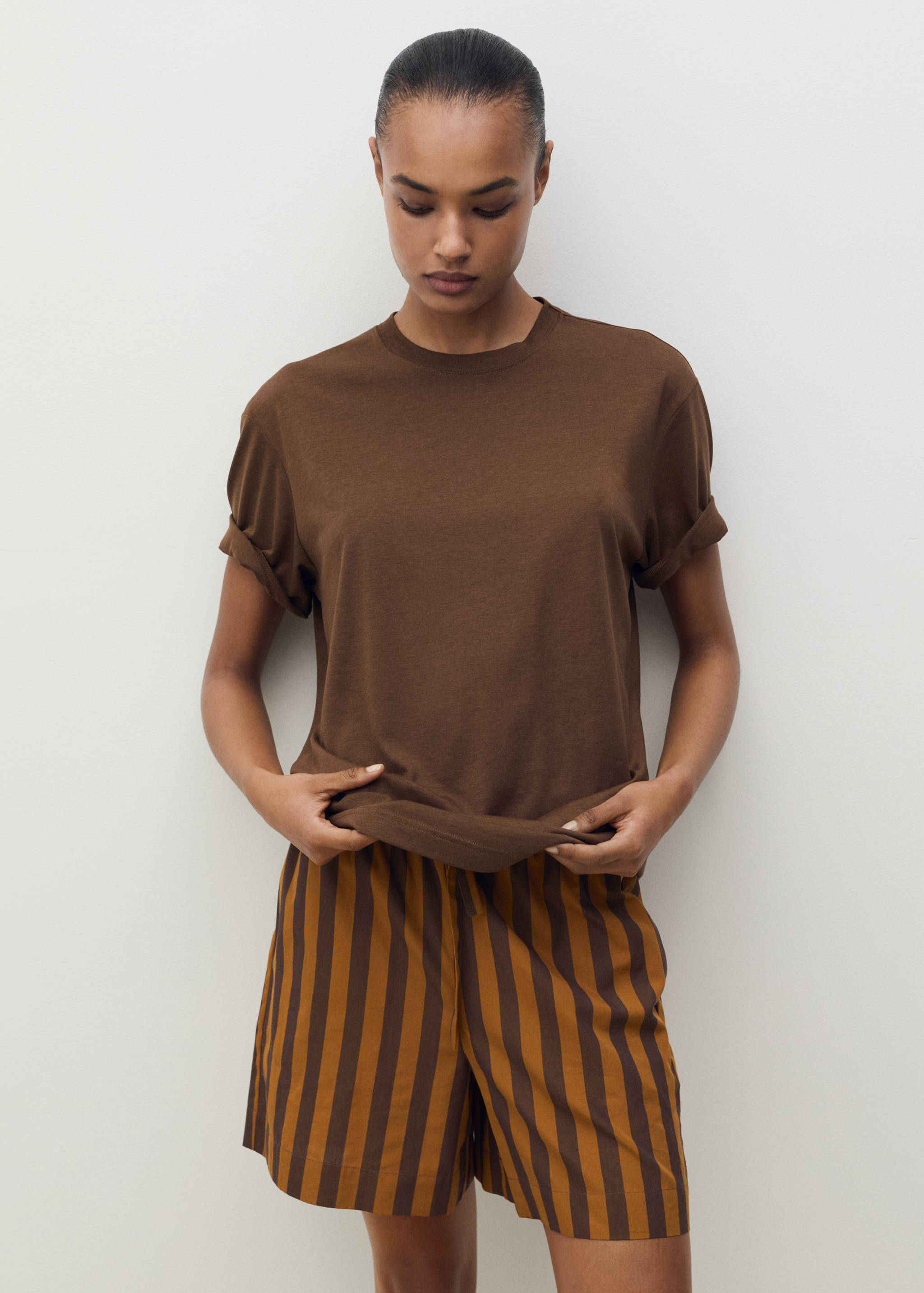 Kurzärmliges T-Shirt aus Lyocell - Mittlere Ansicht