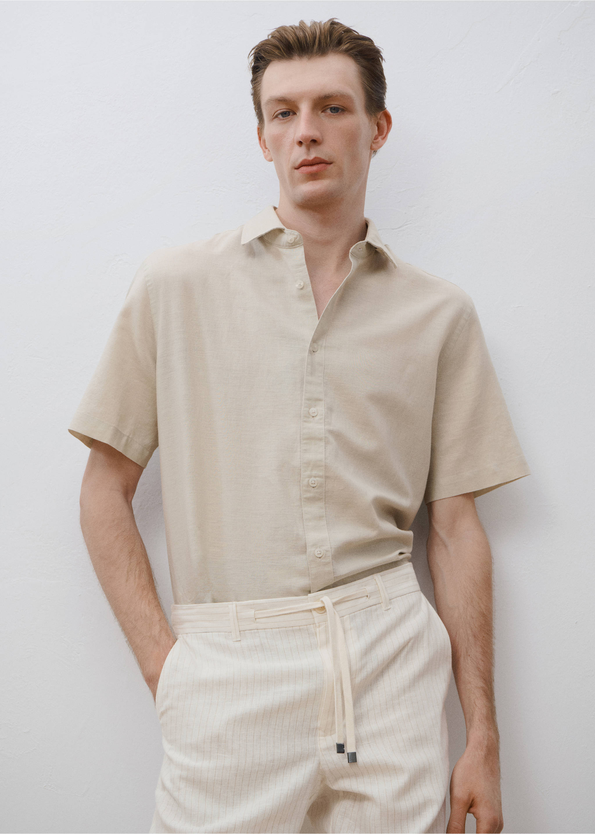 Short sleeve linen-blend shirt - Details of the article 3, Sand. Ref: 87087889-00.