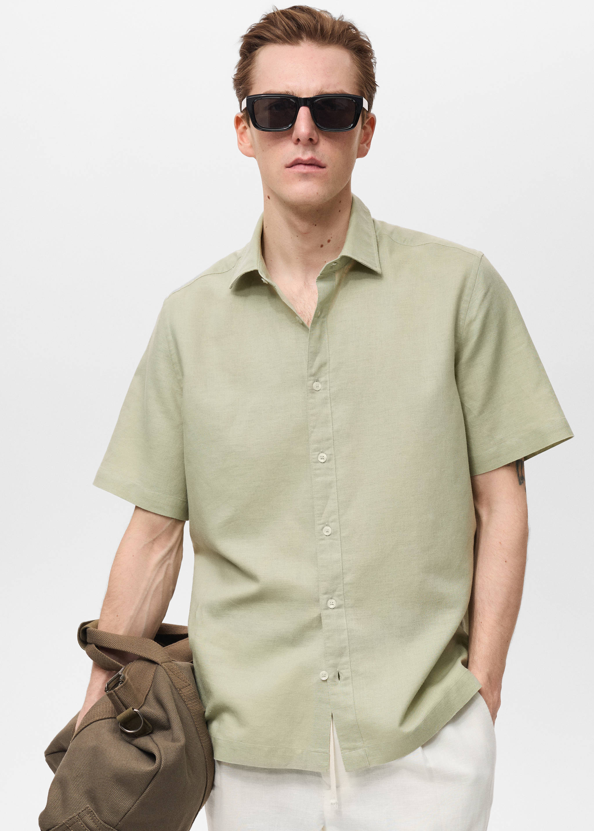 Chemise lin manches courtes - Plan moyen