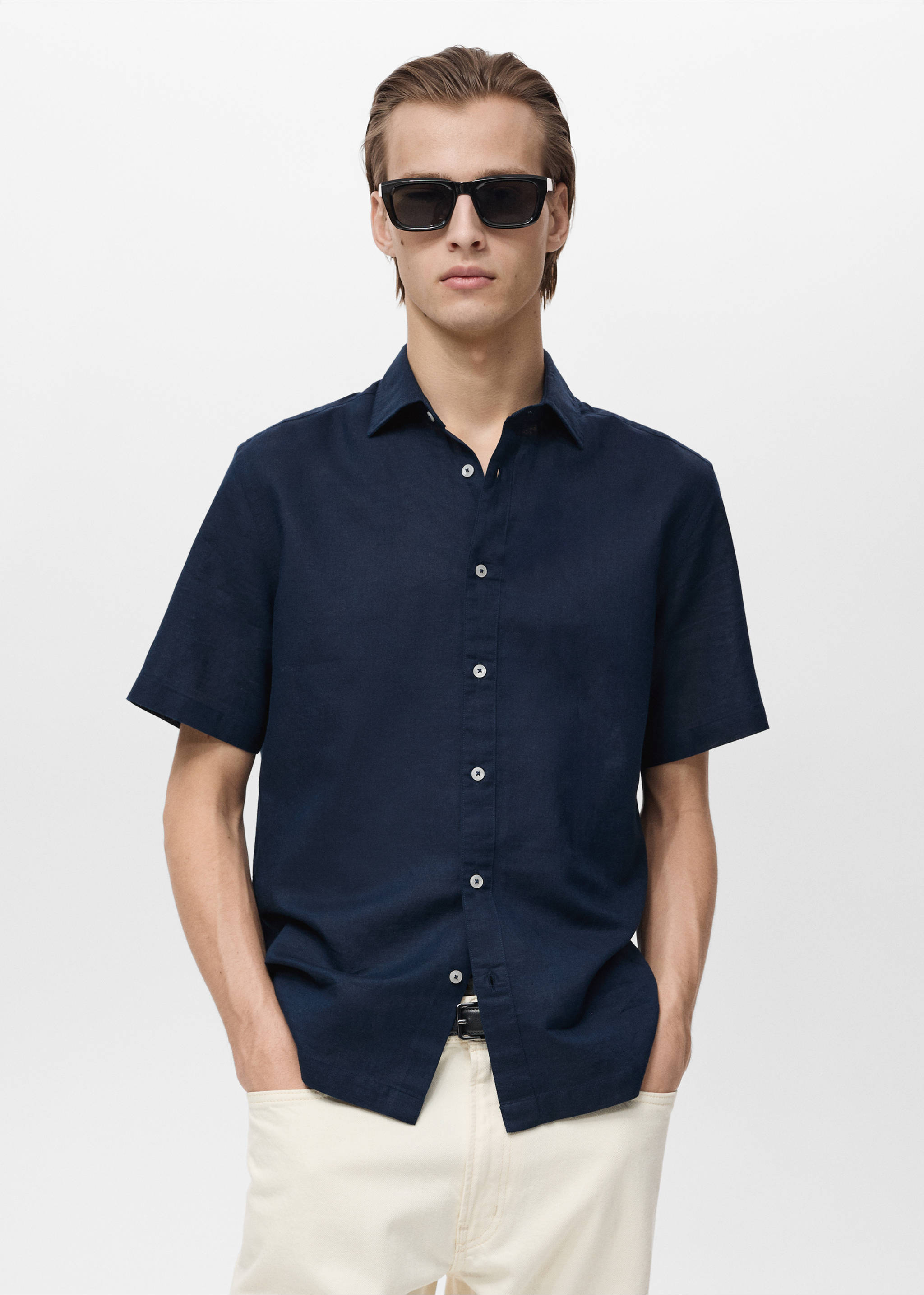 Kurzärmliges Leinenhemd - Mittlere Ansicht, Dunkles Marineblau. Ref: 87087889-00.