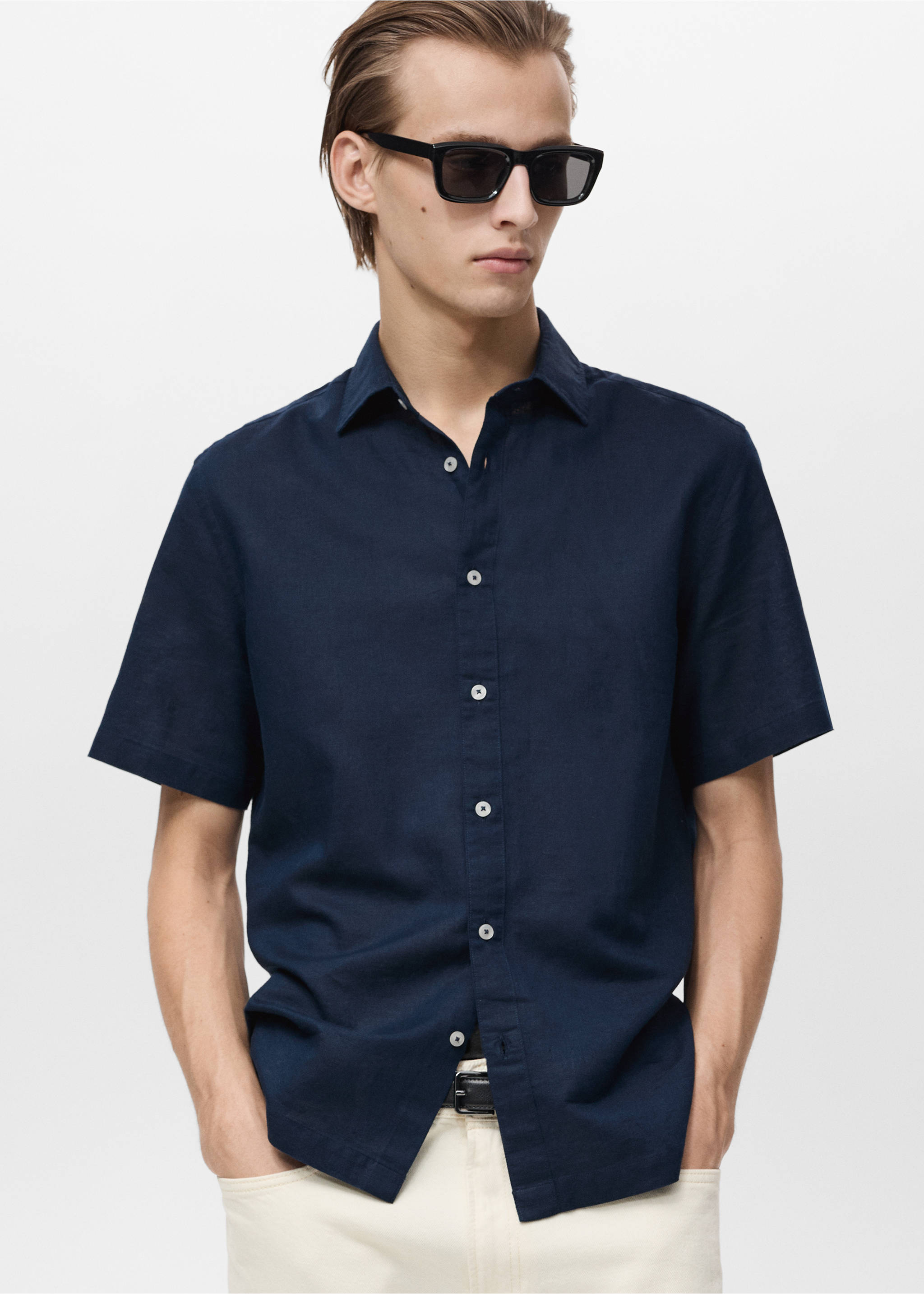 Kurzärmliges Leinenhemd - Detail des Artikels 6, Dunkles Marineblau. Ref: 87087889-00.